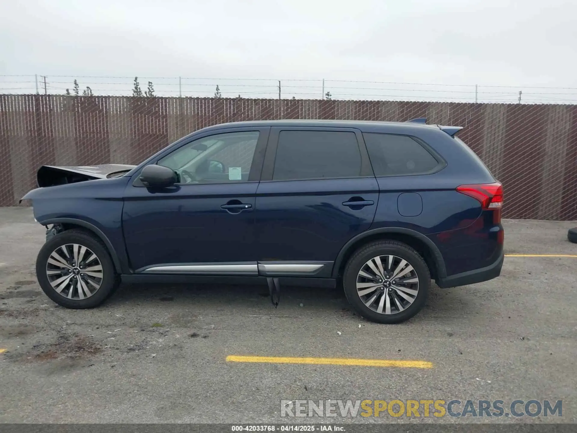 14 Photograph of a damaged car JA4AD2A34KJ000474 MITSUBISHI OUTLANDER 2019