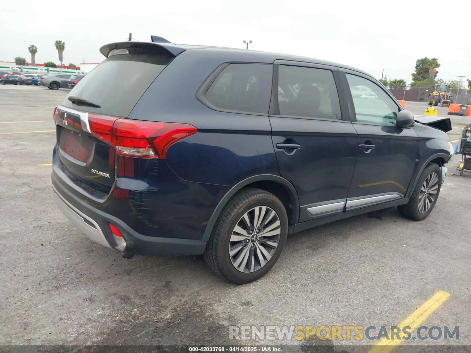 4 Photograph of a damaged car JA4AD2A34KJ000474 MITSUBISHI OUTLANDER 2019