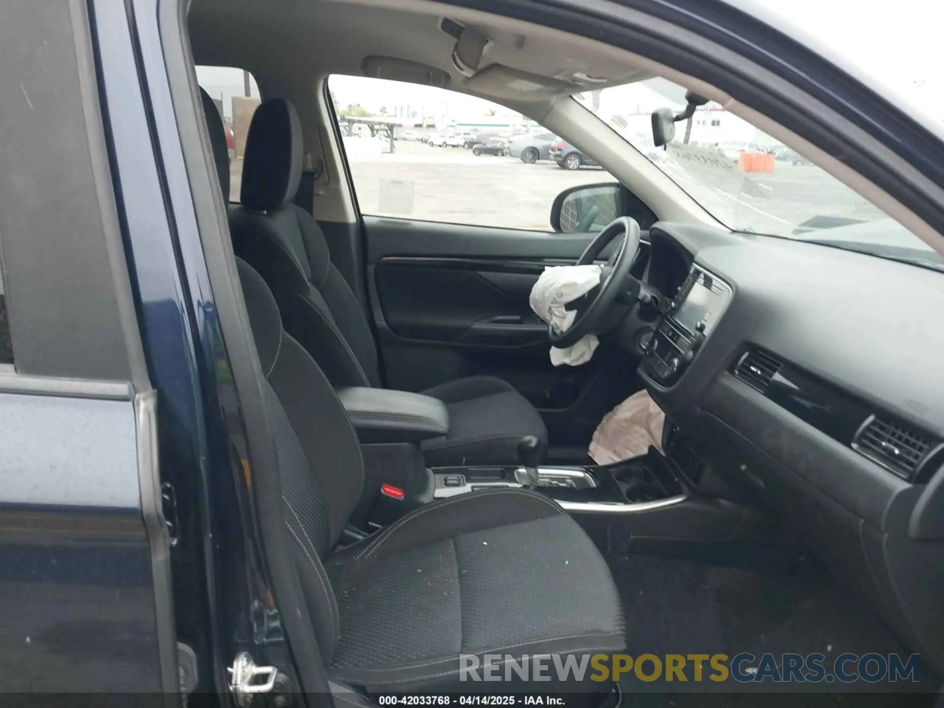 5 Photograph of a damaged car JA4AD2A34KJ000474 MITSUBISHI OUTLANDER 2019