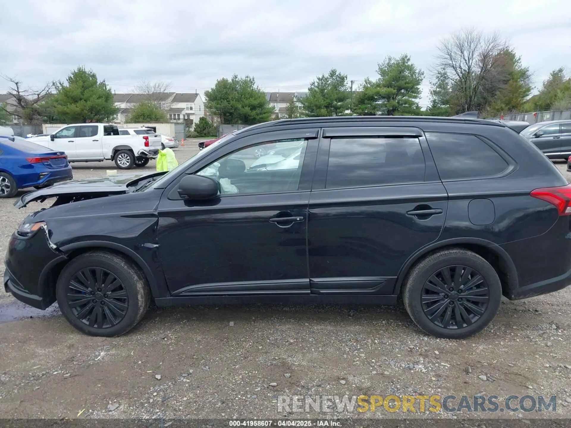 14 Photograph of a damaged car JA4AD2A38KZ047573 MITSUBISHI OUTLANDER 2019