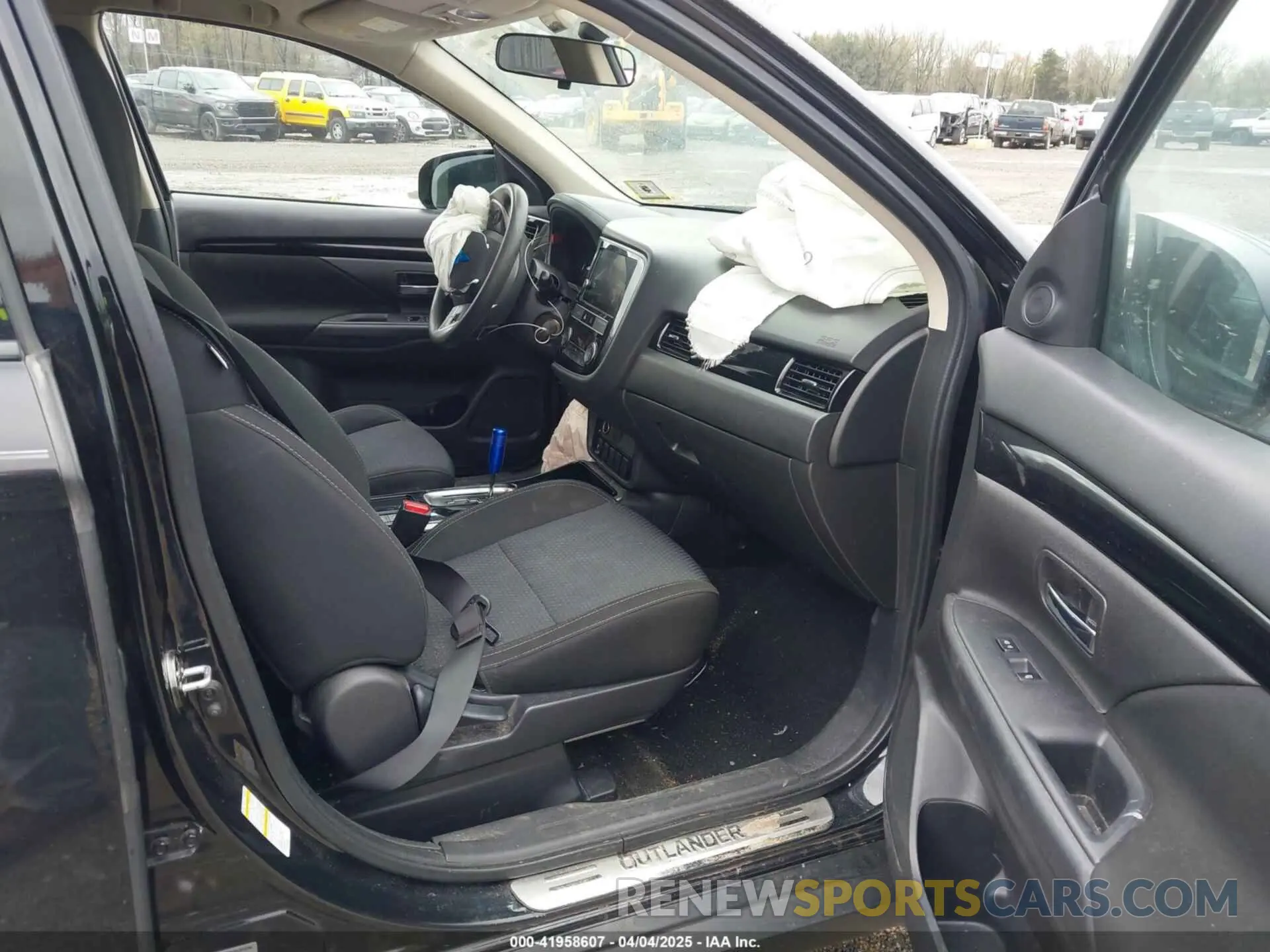5 Photograph of a damaged car JA4AD2A38KZ047573 MITSUBISHI OUTLANDER 2019