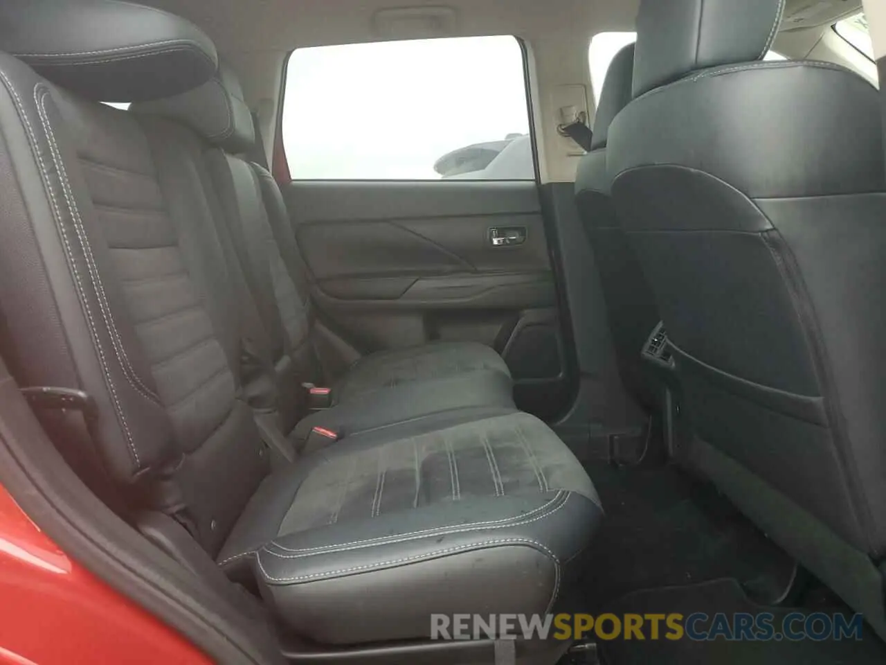 11 Photograph of a damaged car JA4AD3A30KZ003041 MITSUBISHI OUTLANDER 2019