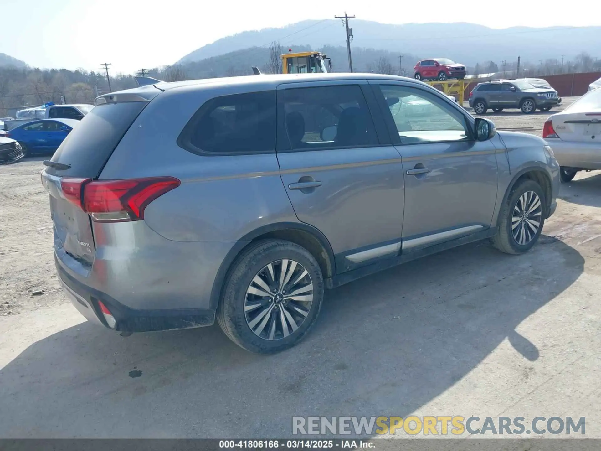 4 Фотография поврежденного автомобиля JA4AD3A30KZ043670 MITSUBISHI OUTLANDER 2019