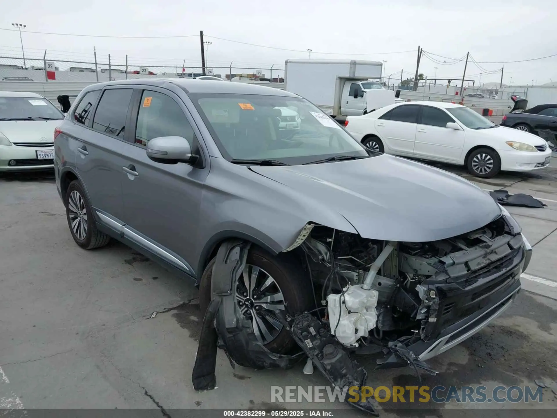 1 Photograph of a damaged car JA4AD3A32KJ000589 MITSUBISHI OUTLANDER 2019