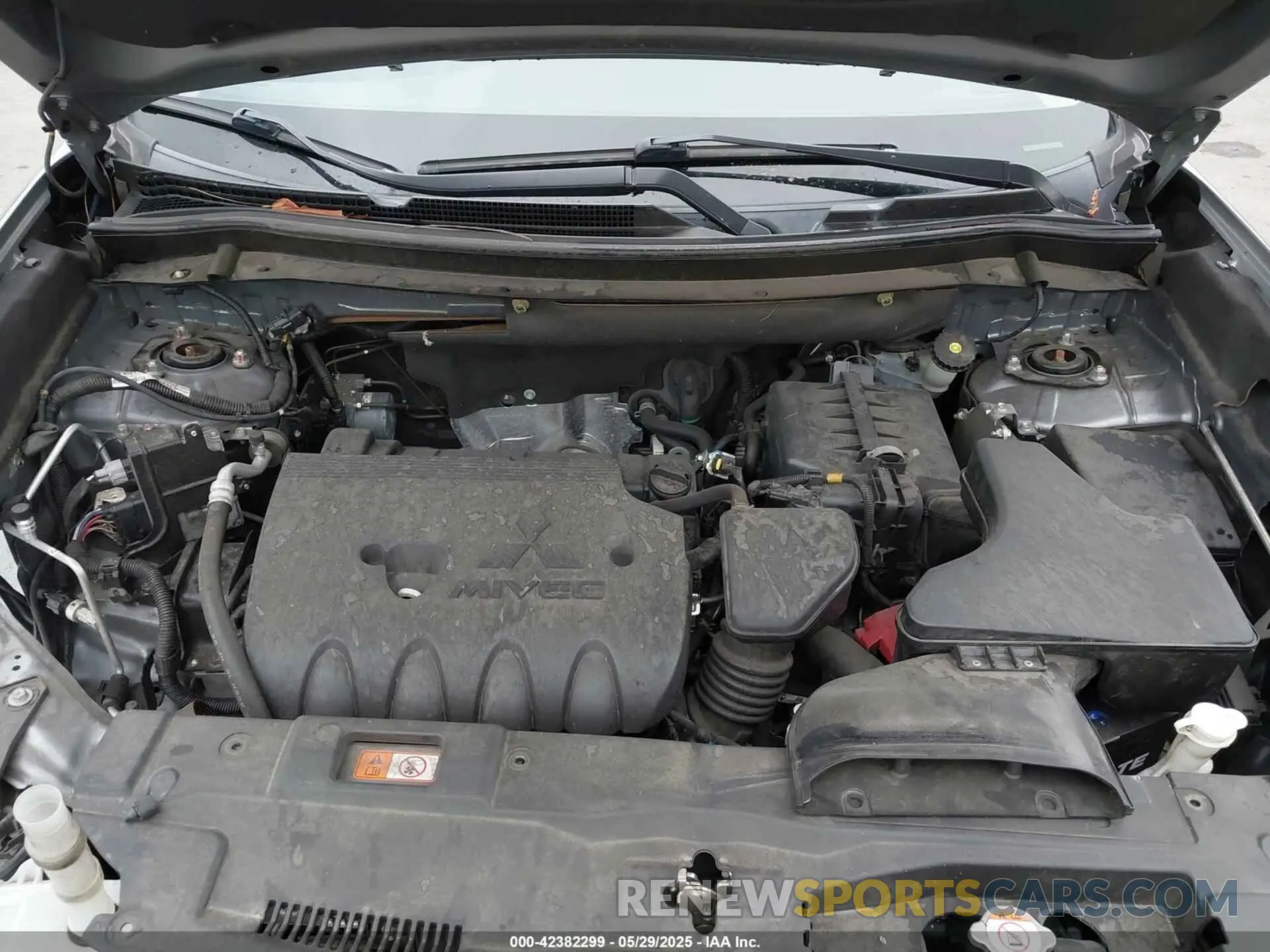 10 Photograph of a damaged car JA4AD3A32KJ000589 MITSUBISHI OUTLANDER 2019