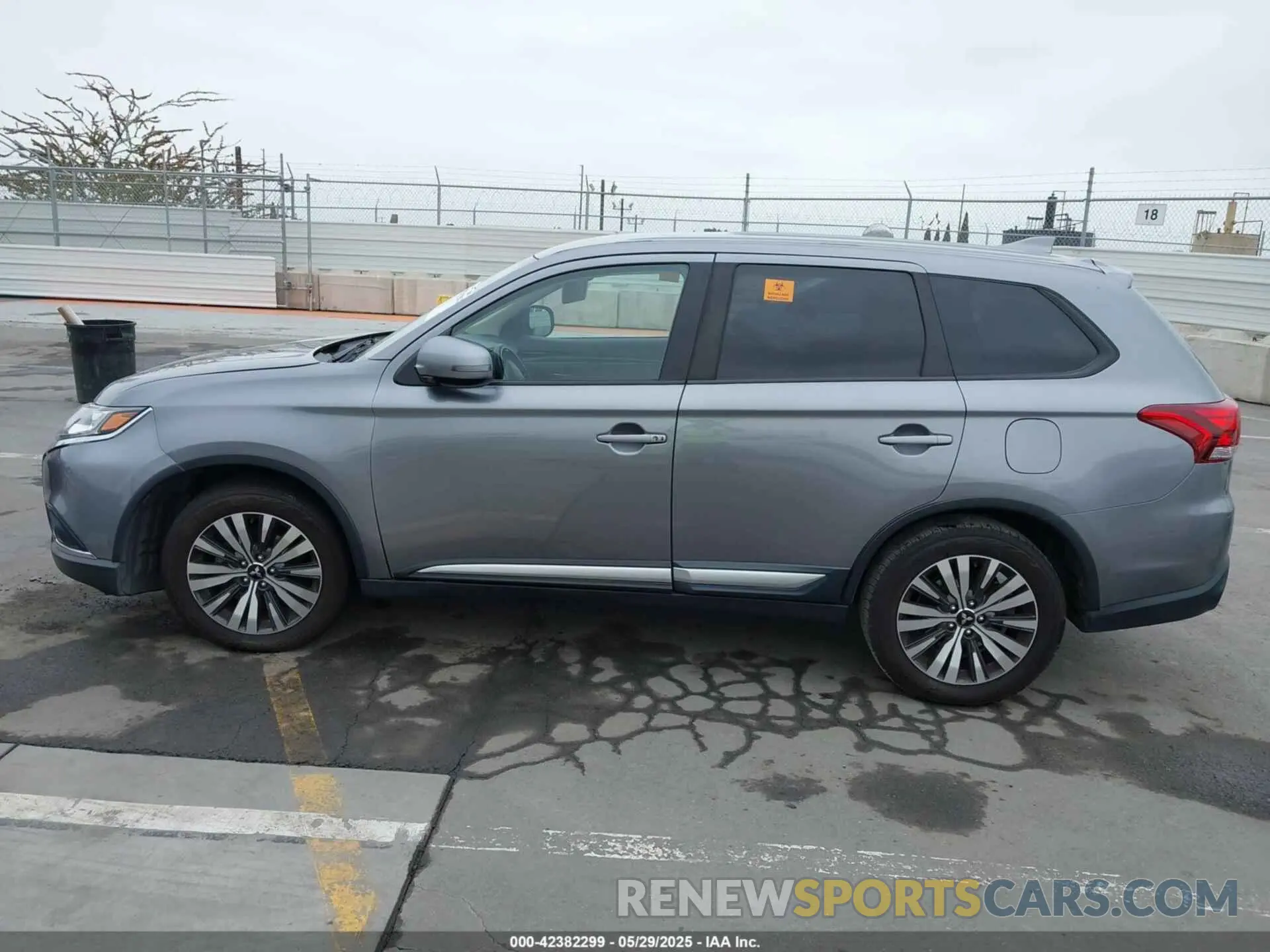 14 Photograph of a damaged car JA4AD3A32KJ000589 MITSUBISHI OUTLANDER 2019