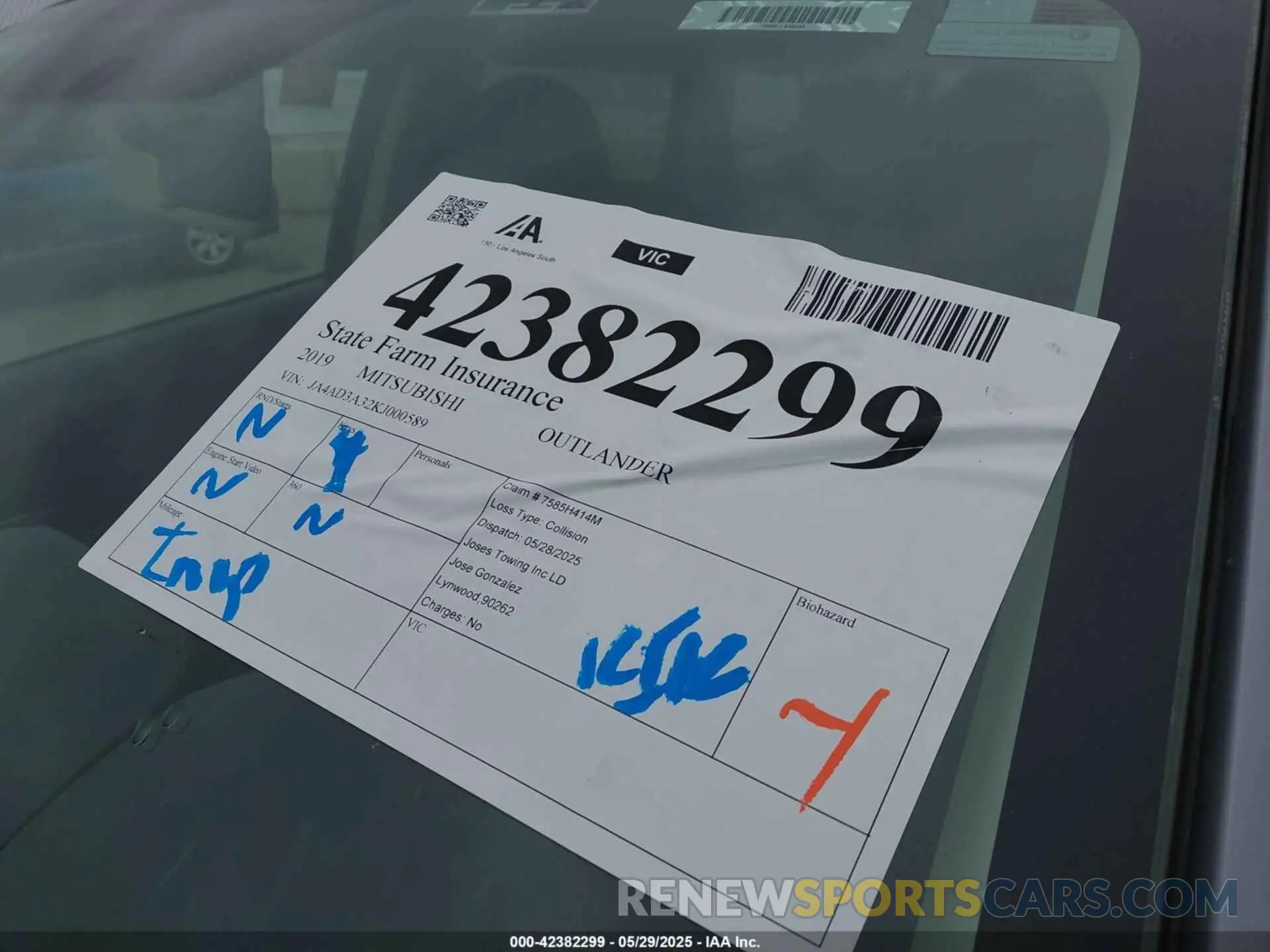 17 Photograph of a damaged car JA4AD3A32KJ000589 MITSUBISHI OUTLANDER 2019