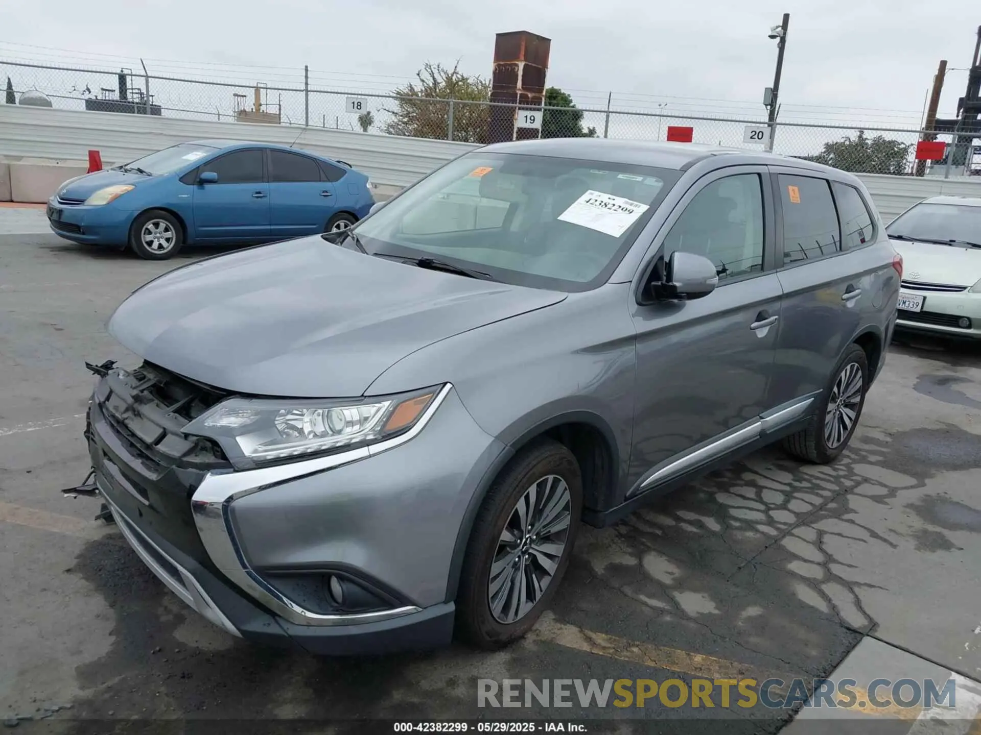 2 Photograph of a damaged car JA4AD3A32KJ000589 MITSUBISHI OUTLANDER 2019