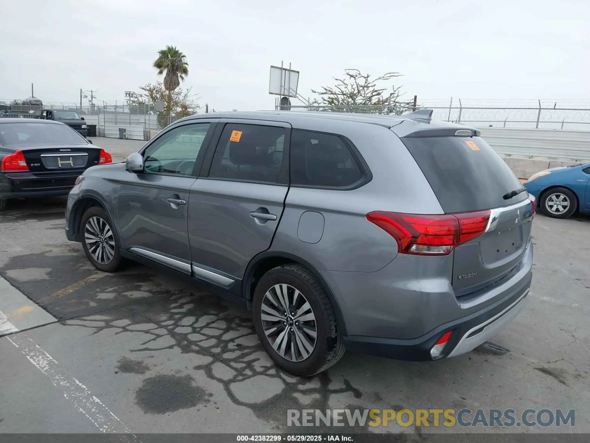 3 Photograph of a damaged car JA4AD3A32KJ000589 MITSUBISHI OUTLANDER 2019