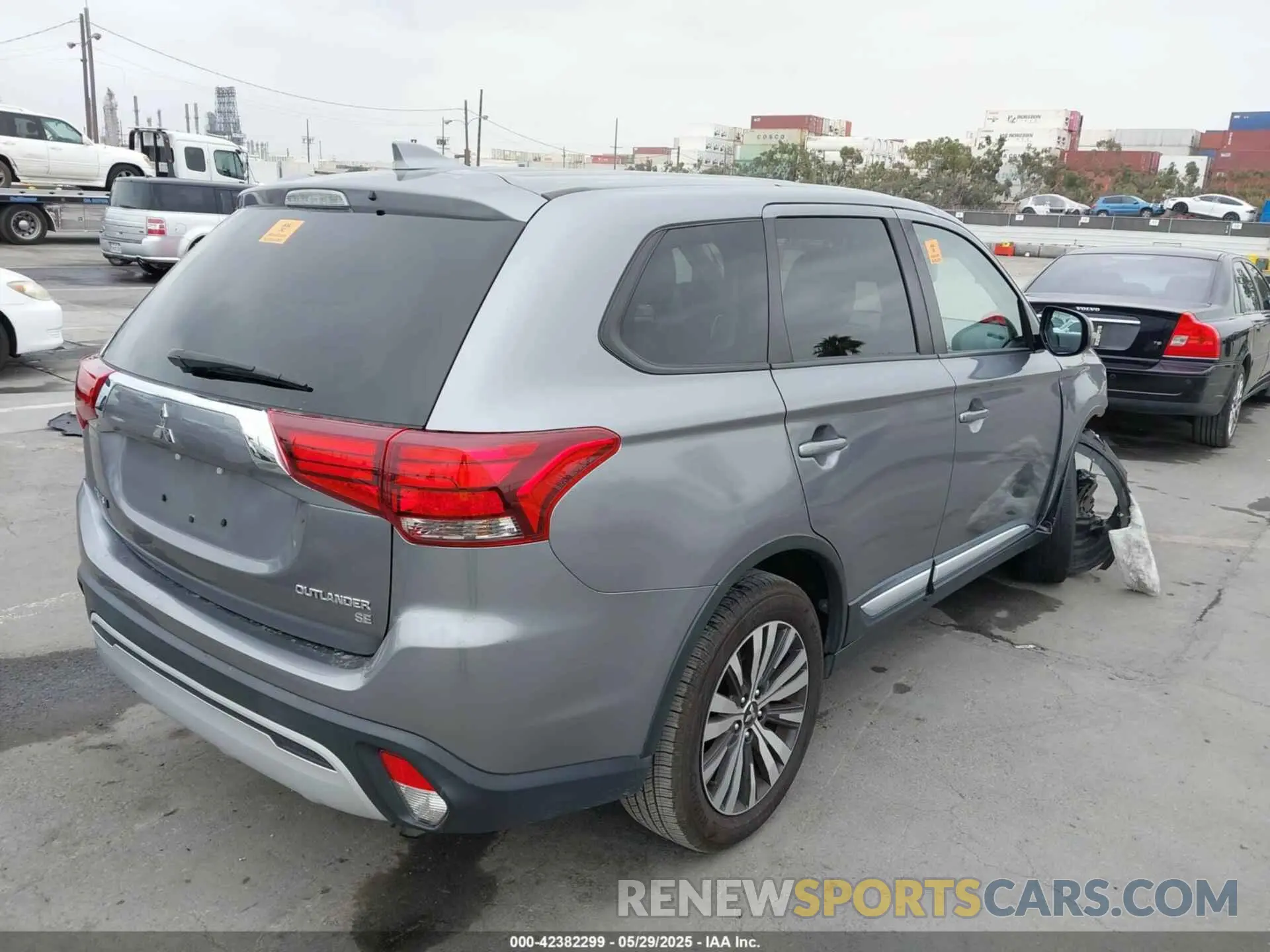4 Photograph of a damaged car JA4AD3A32KJ000589 MITSUBISHI OUTLANDER 2019
