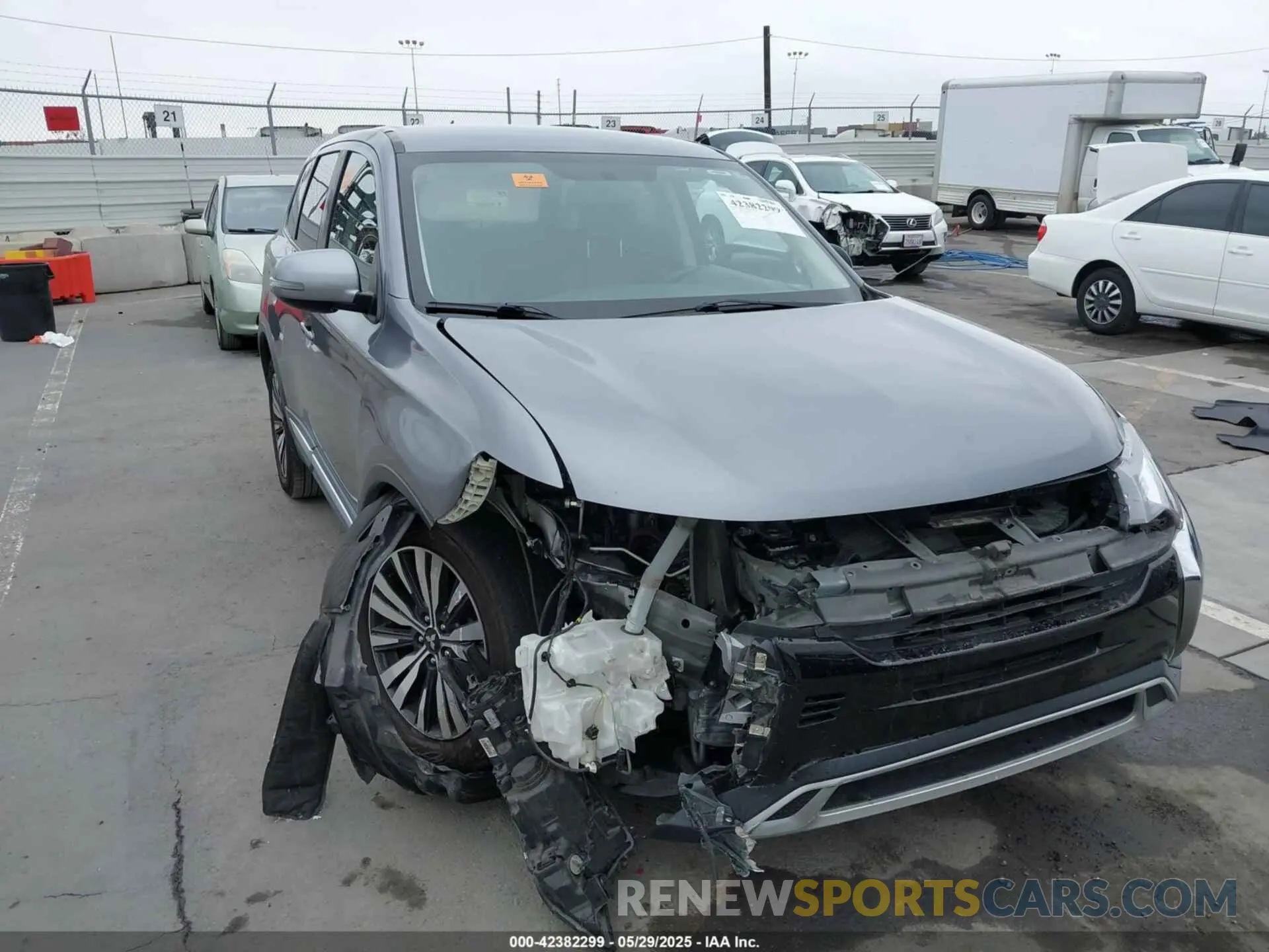 6 Photograph of a damaged car JA4AD3A32KJ000589 MITSUBISHI OUTLANDER 2019
