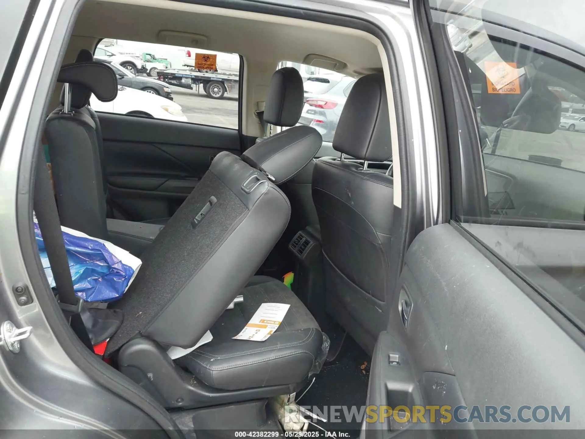 8 Photograph of a damaged car JA4AD3A32KJ000589 MITSUBISHI OUTLANDER 2019