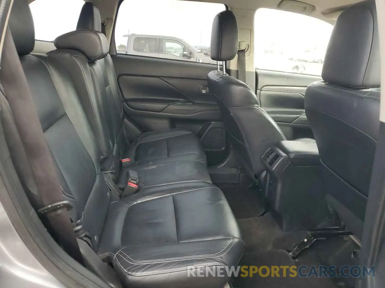 12 Photograph of a damaged car JA4AD3A32KZ027924 MITSUBISHI OUTLANDER 2019