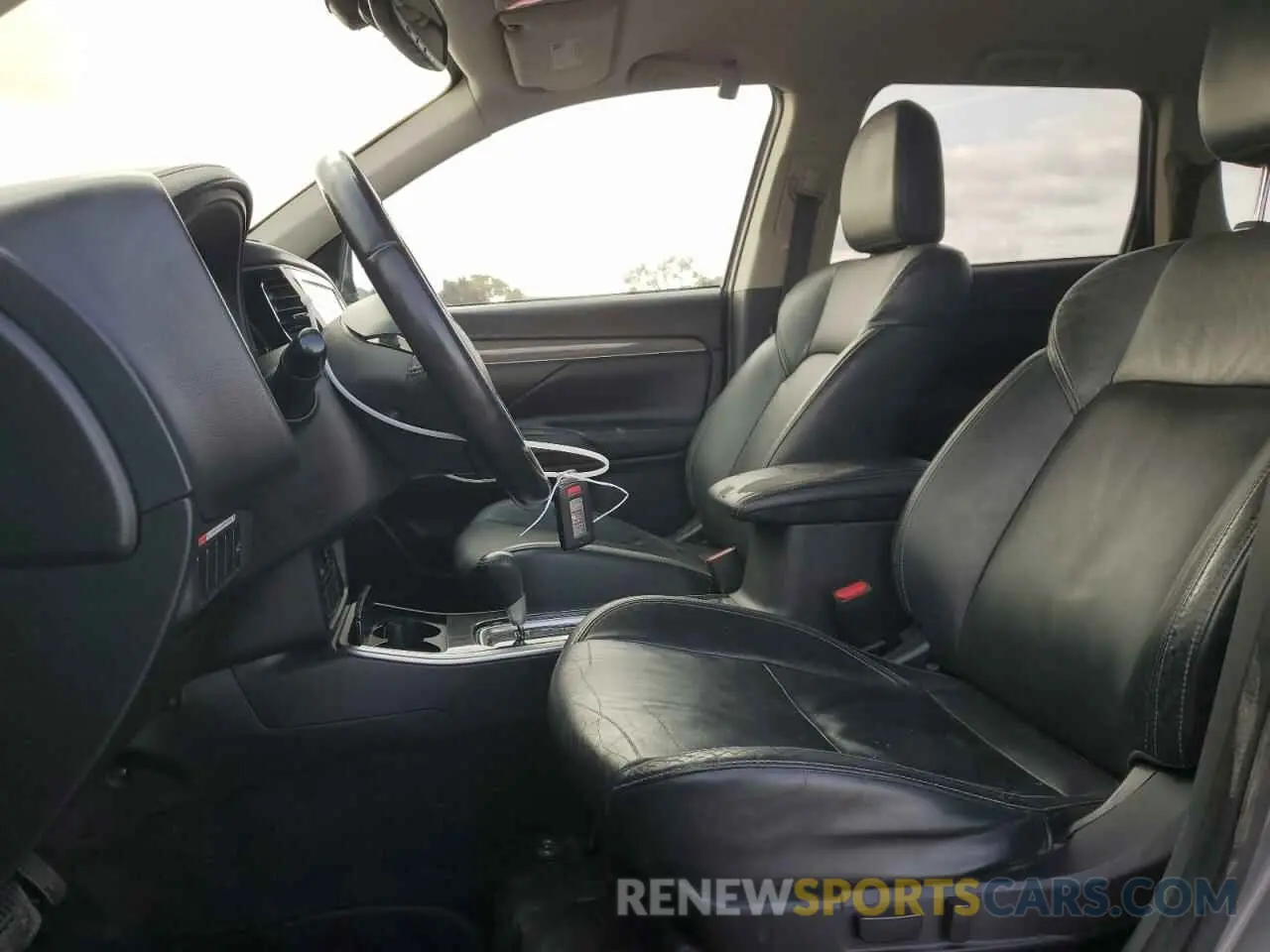 7 Photograph of a damaged car JA4AD3A32KZ027924 MITSUBISHI OUTLANDER 2019