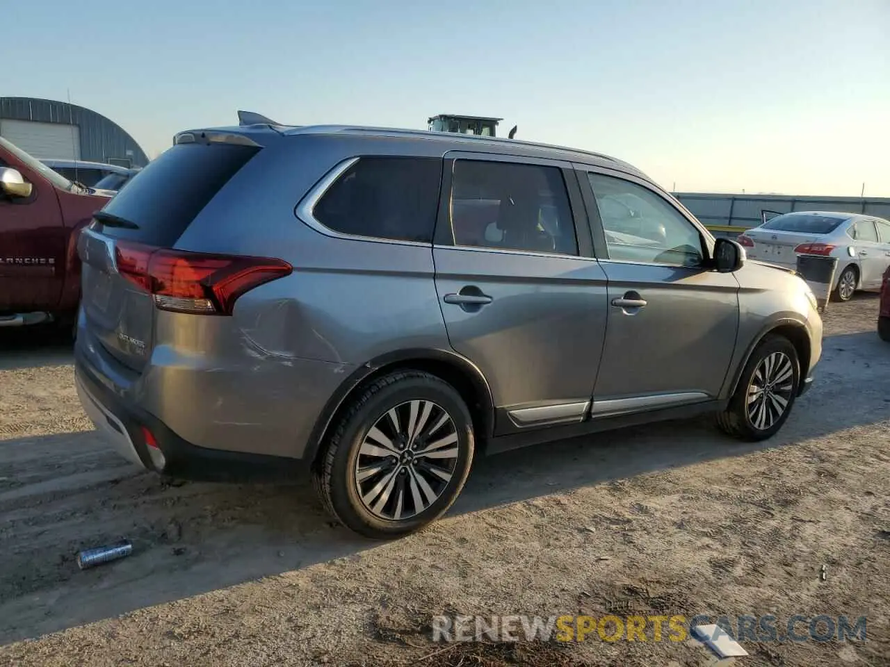 3 Фотография поврежденного автомобиля JA4AD3A32KZ028216 MITSUBISHI OUTLANDER 2019