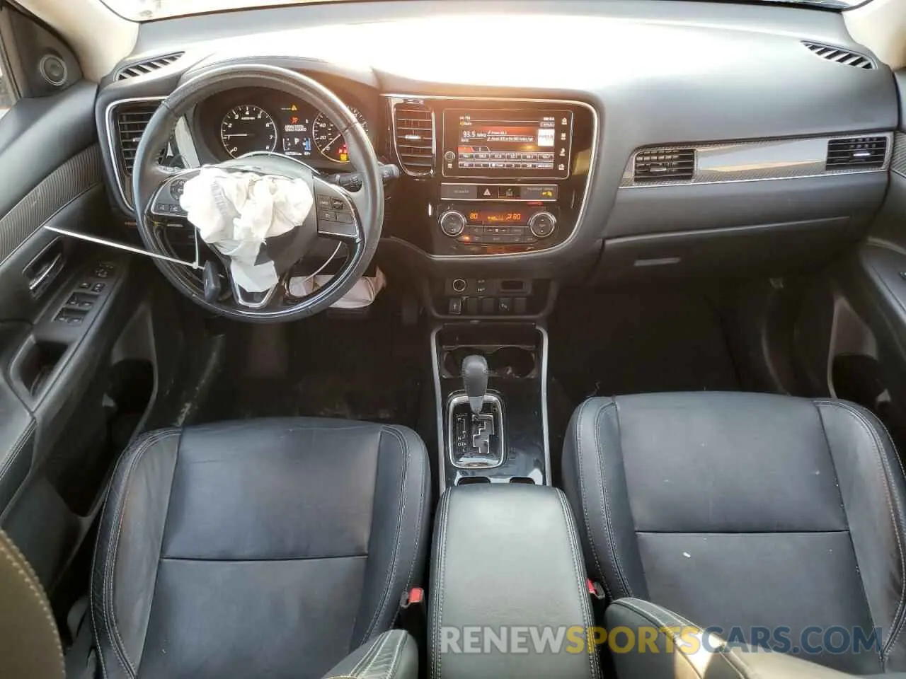 8 Фотография поврежденного автомобиля JA4AD3A32KZ028216 MITSUBISHI OUTLANDER 2019