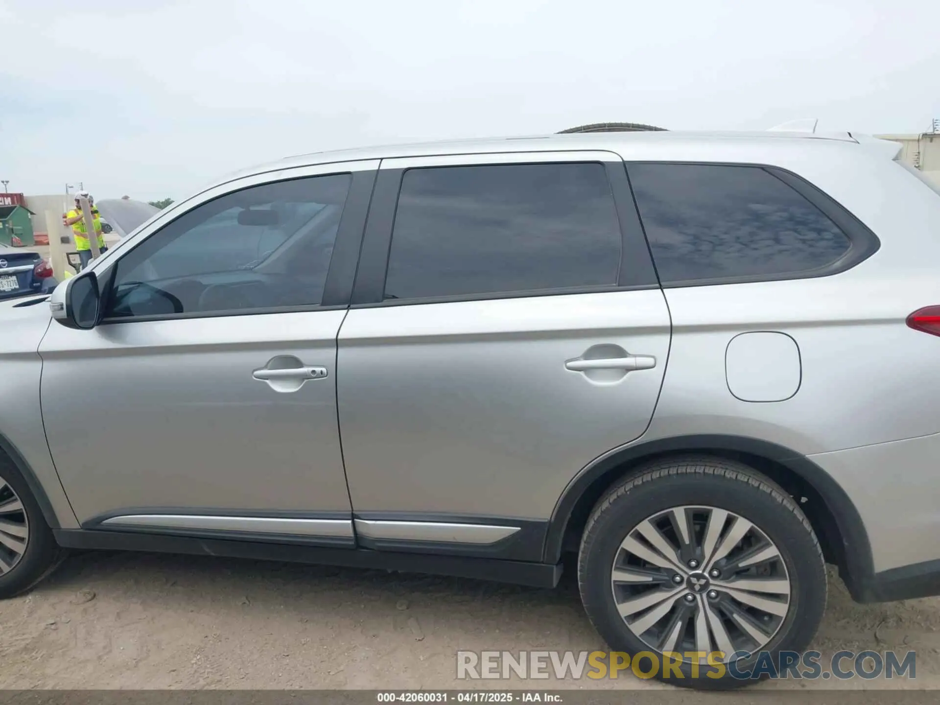 15 Photograph of a damaged car JA4AD3A34KZ015340 MITSUBISHI OUTLANDER 2019