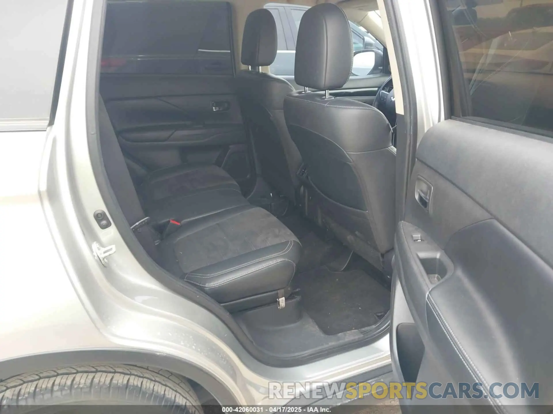 8 Photograph of a damaged car JA4AD3A34KZ015340 MITSUBISHI OUTLANDER 2019
