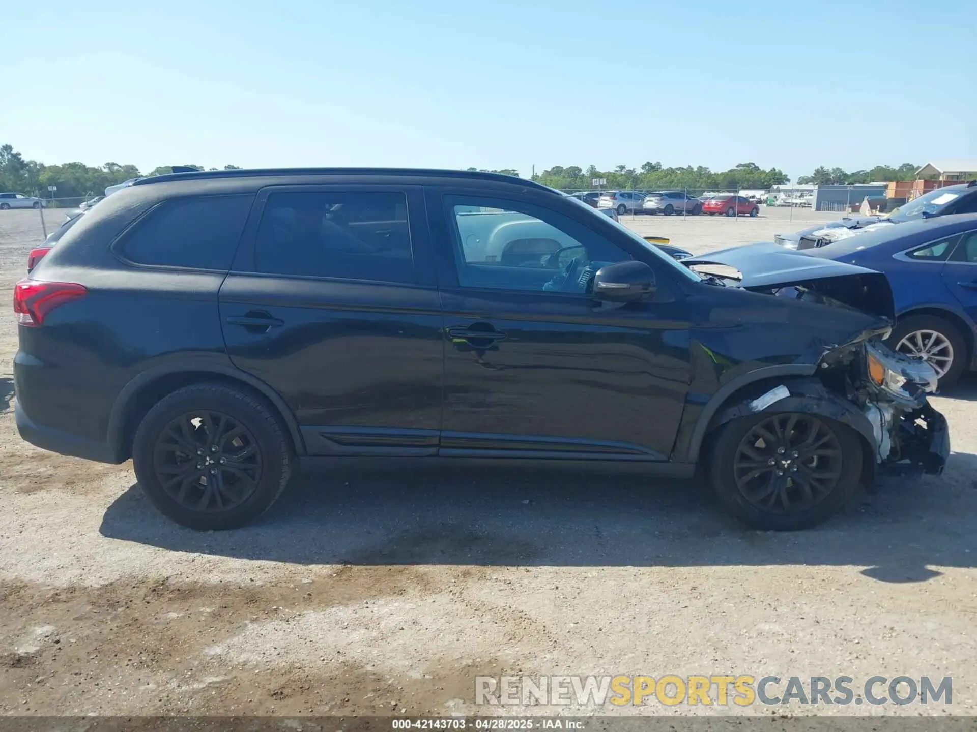 13 Фотография поврежденного автомобиля JA4AD3A35KZ025472 MITSUBISHI OUTLANDER 2019