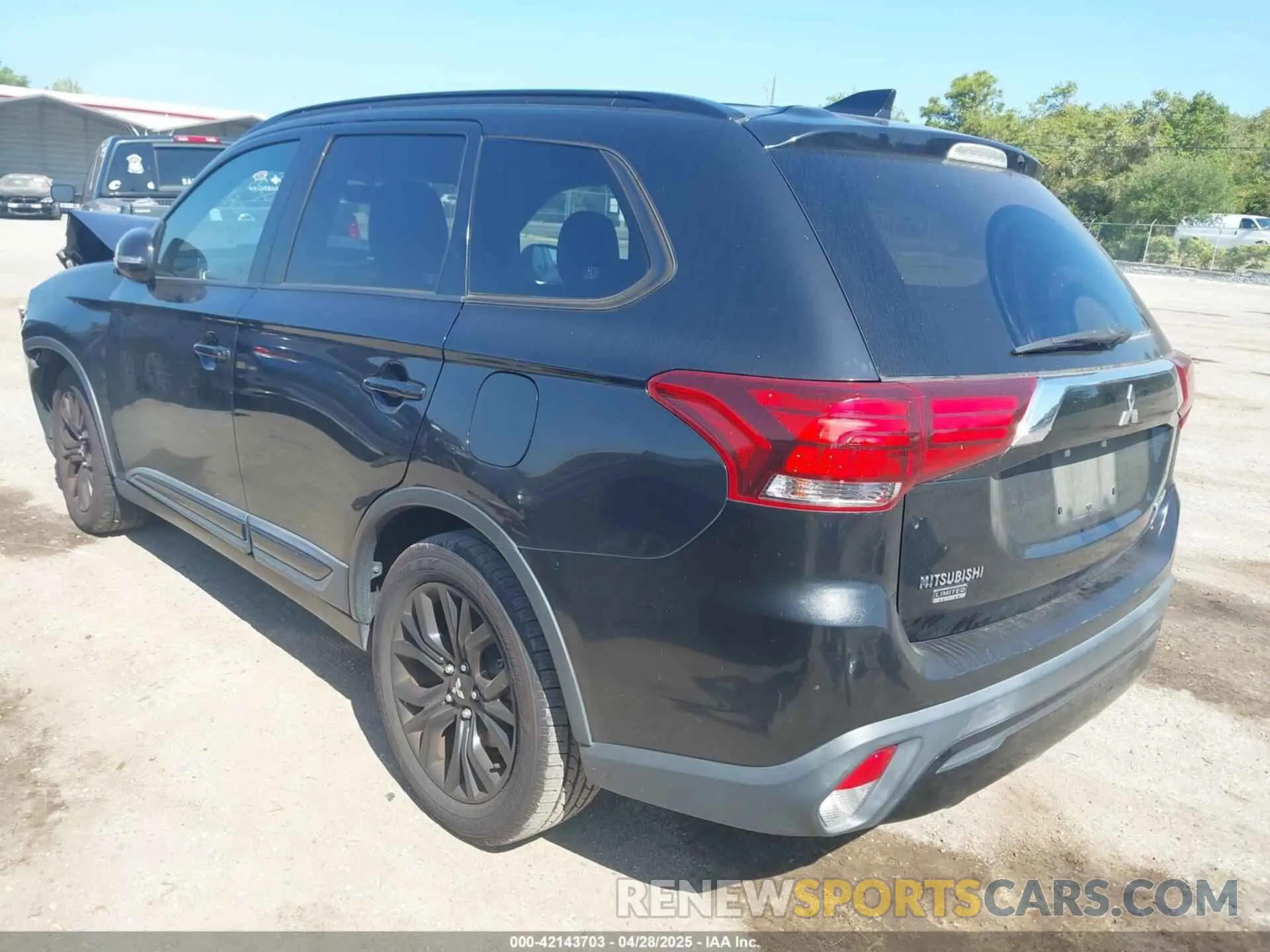3 Фотография поврежденного автомобиля JA4AD3A35KZ025472 MITSUBISHI OUTLANDER 2019