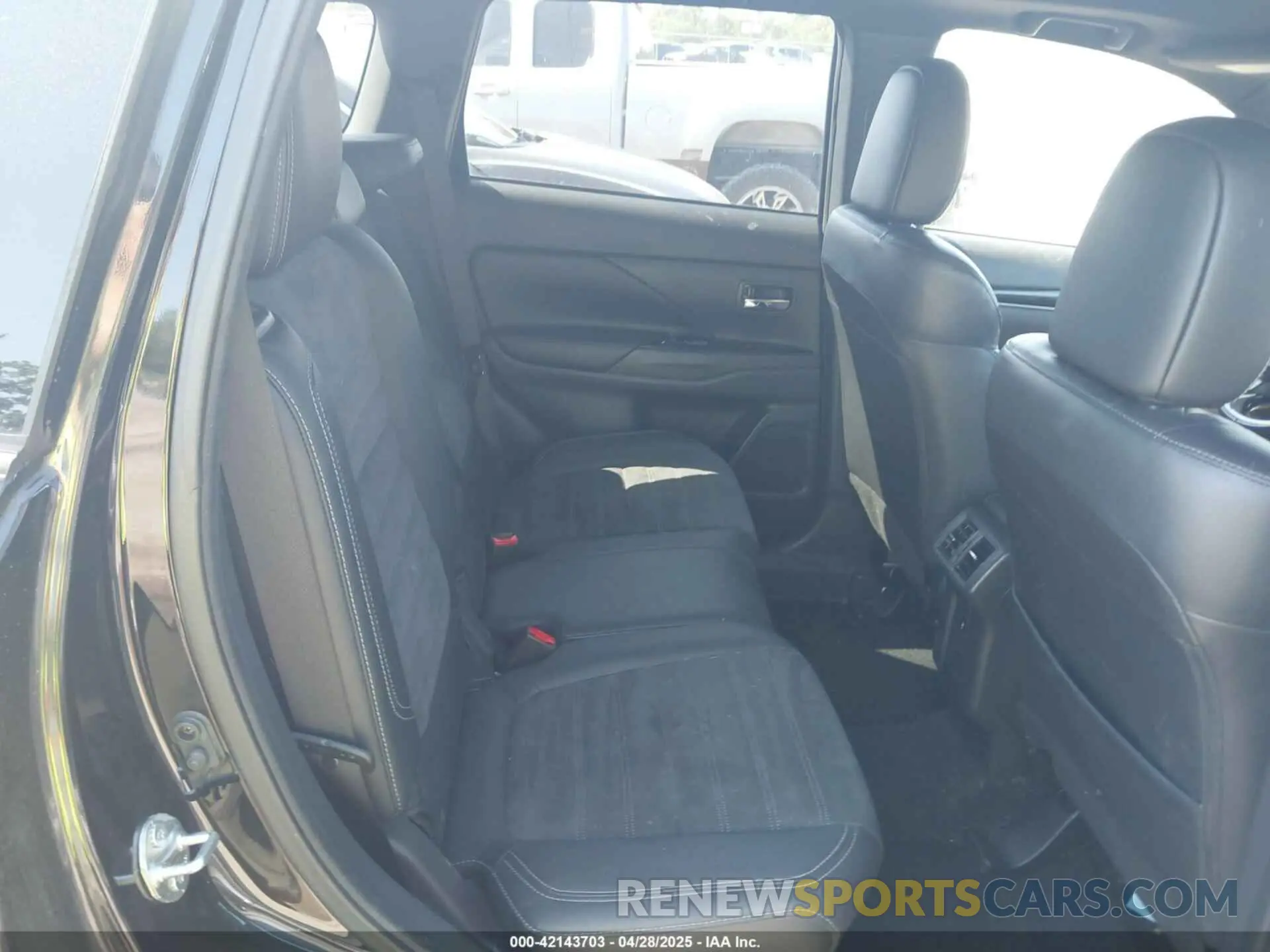 8 Фотография поврежденного автомобиля JA4AD3A35KZ025472 MITSUBISHI OUTLANDER 2019