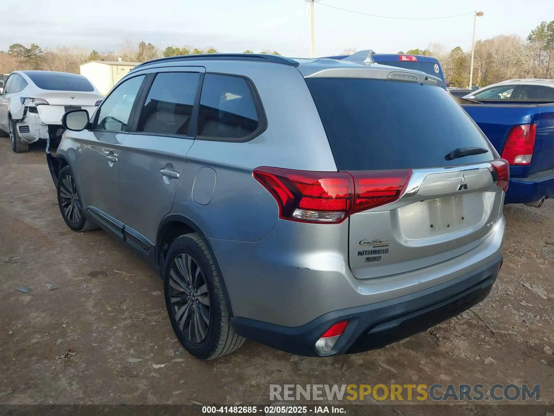 3 Фотография поврежденного автомобиля JA4AD3A35KZ038416 MITSUBISHI OUTLANDER 2019