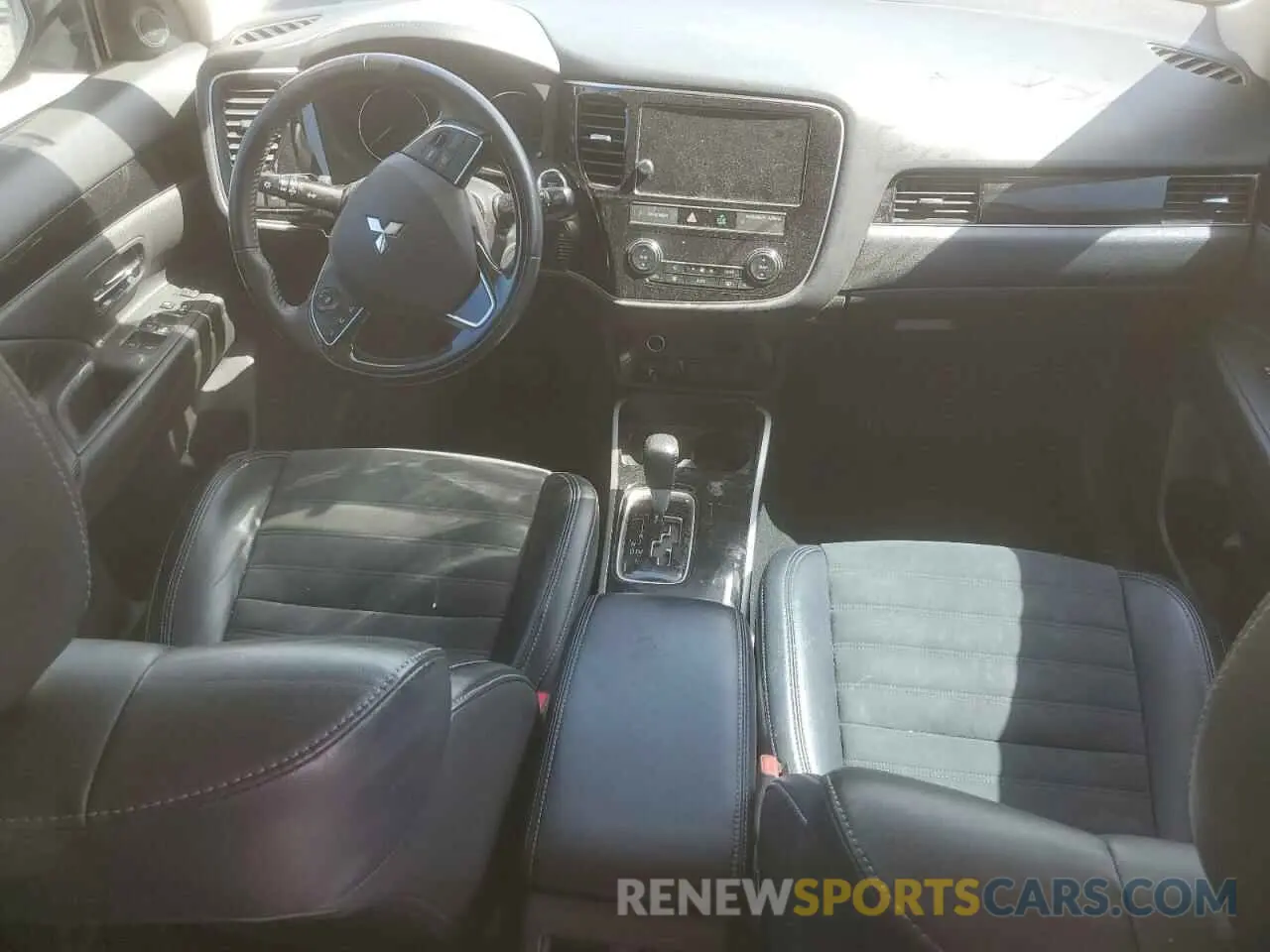 8 Photograph of a damaged car JA4AD3A36KJ000532 MITSUBISHI OUTLANDER 2019