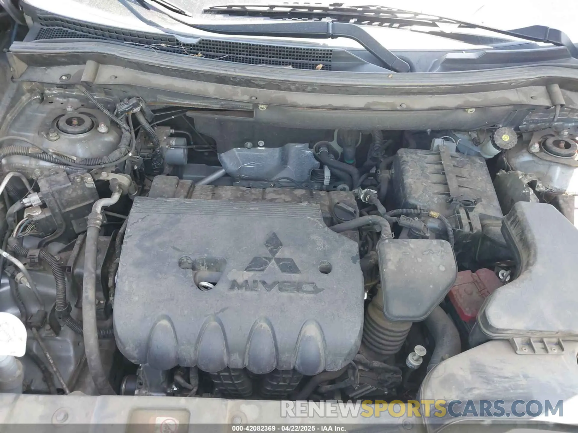 10 Фотография поврежденного автомобиля JA4AD3A37KZ055136 MITSUBISHI OUTLANDER 2019