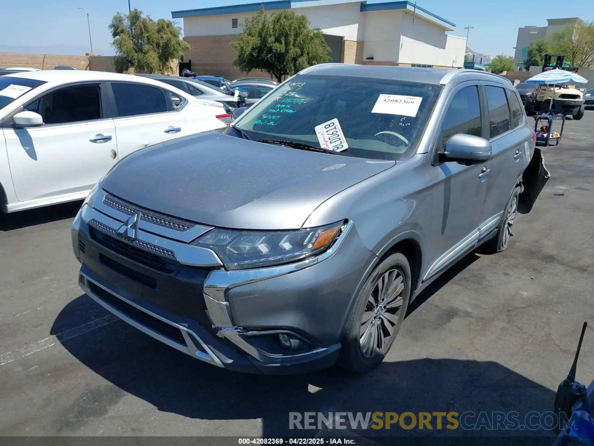 2 Фотография поврежденного автомобиля JA4AD3A37KZ055136 MITSUBISHI OUTLANDER 2019
