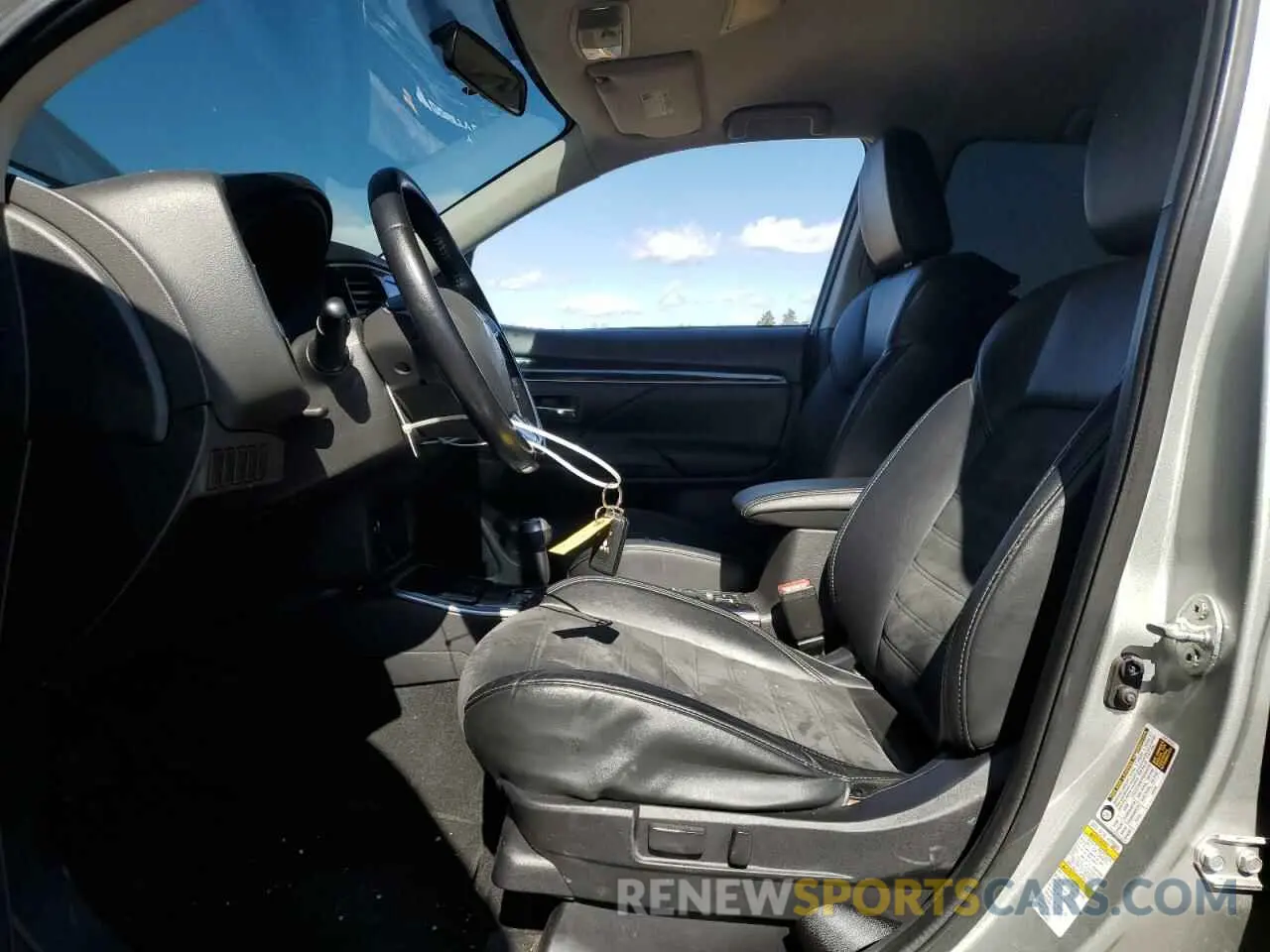 7 Photograph of a damaged car JA4AD3A38KZ052231 MITSUBISHI OUTLANDER 2019