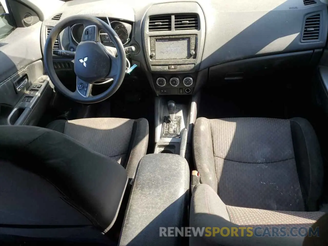 8 Photograph of a damaged car JA4AP3AU4KU033253 MITSUBISHI OUTLANDER 2019