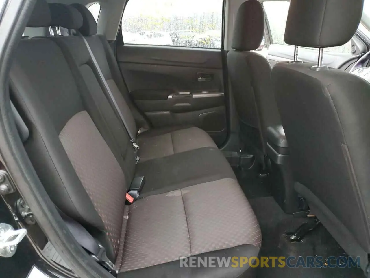 12 Photograph of a damaged car JA4AP4AU2KU013122 MITSUBISHI OUTLANDER 2019