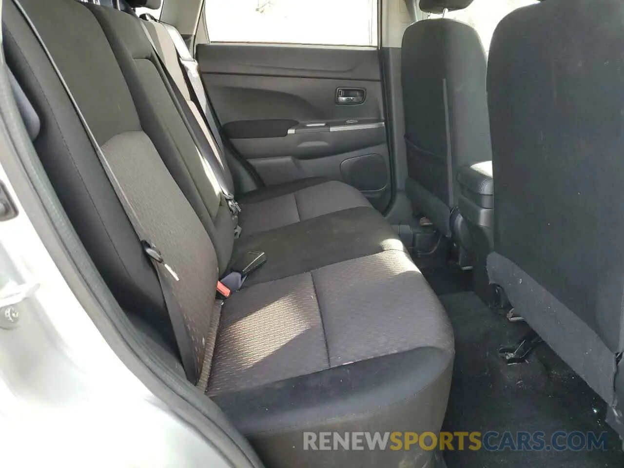 10 Photograph of a damaged car JA4AP4AU3KU017907 MITSUBISHI OUTLANDER 2019
