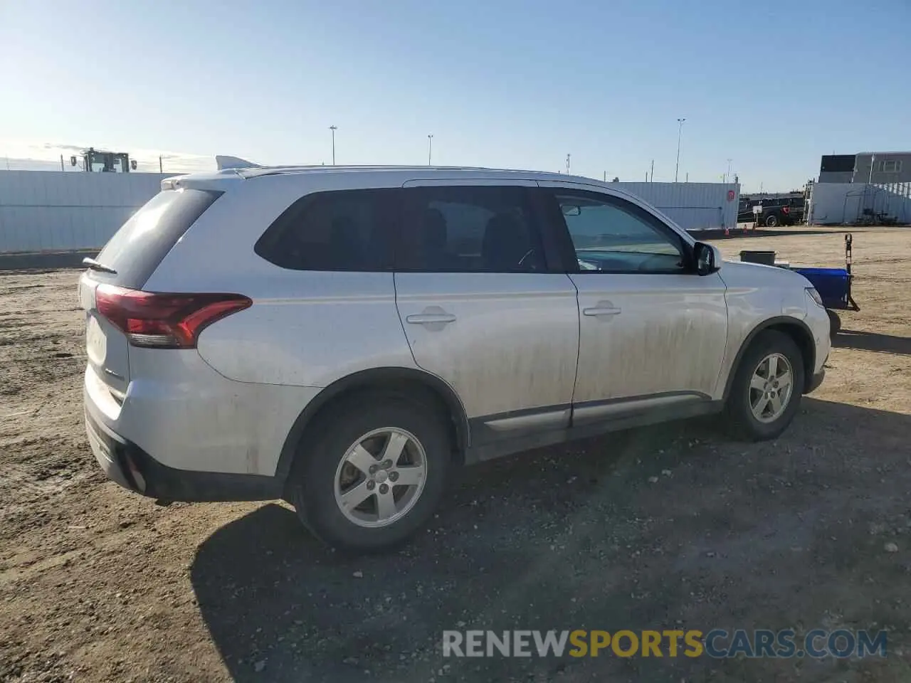 3 Фотография поврежденного автомобиля JA4AZ2A37KZ606743 MITSUBISHI OUTLANDER 2019