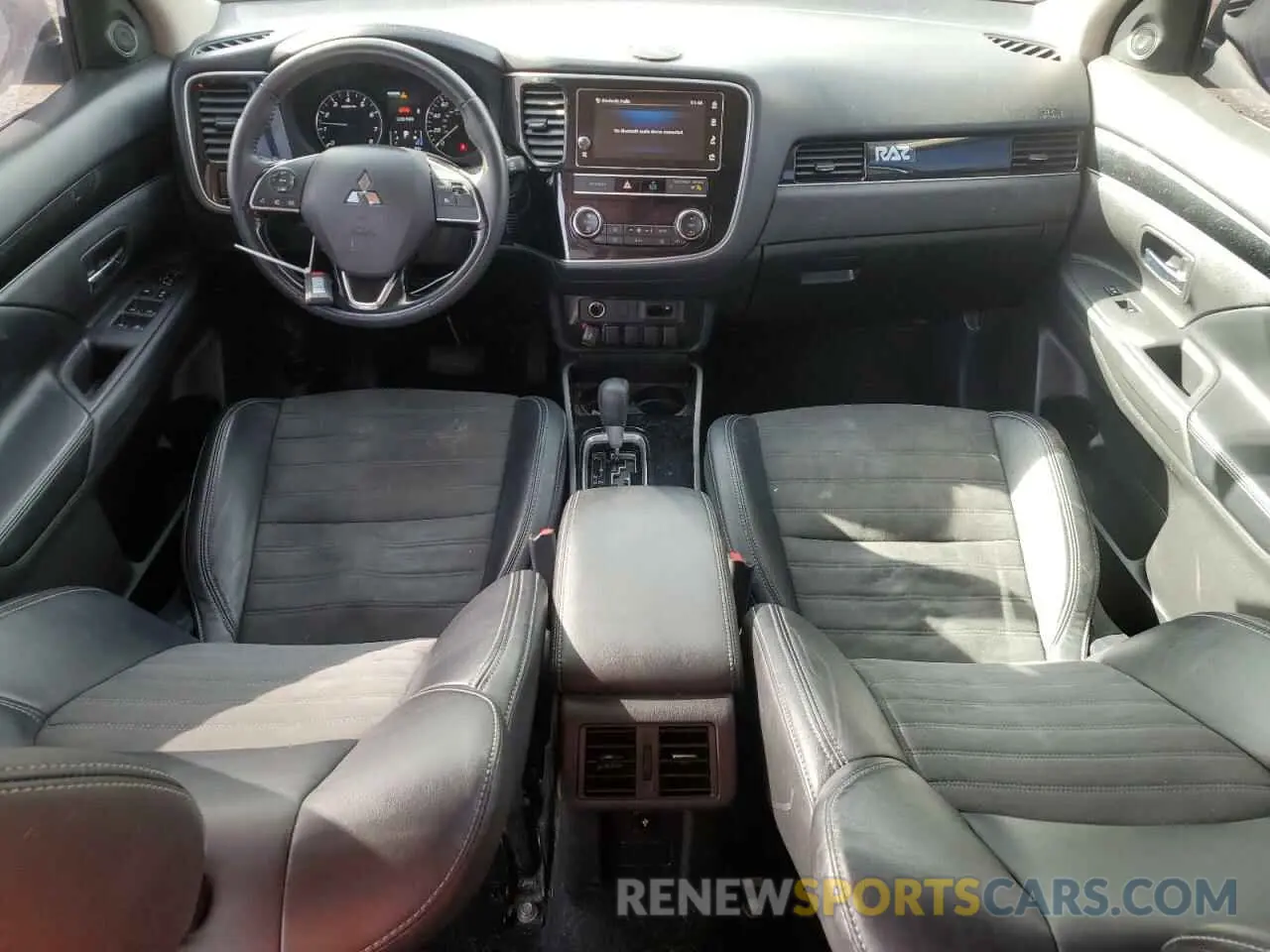 8 Фотография поврежденного автомобиля JA4AZ3A30KZ046876 MITSUBISHI OUTLANDER 2019