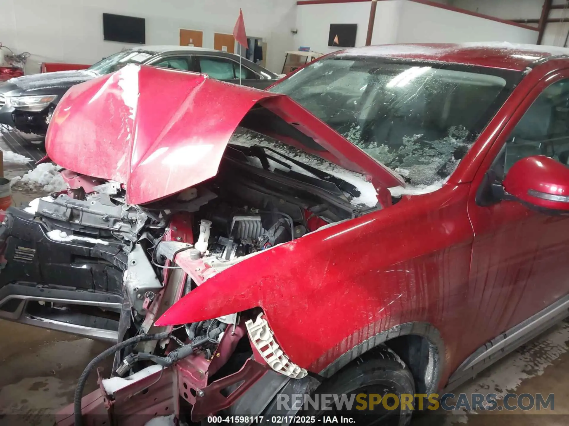 2 Фотография поврежденного автомобиля JA4AZ3A30KZ050278 MITSUBISHI OUTLANDER 2019