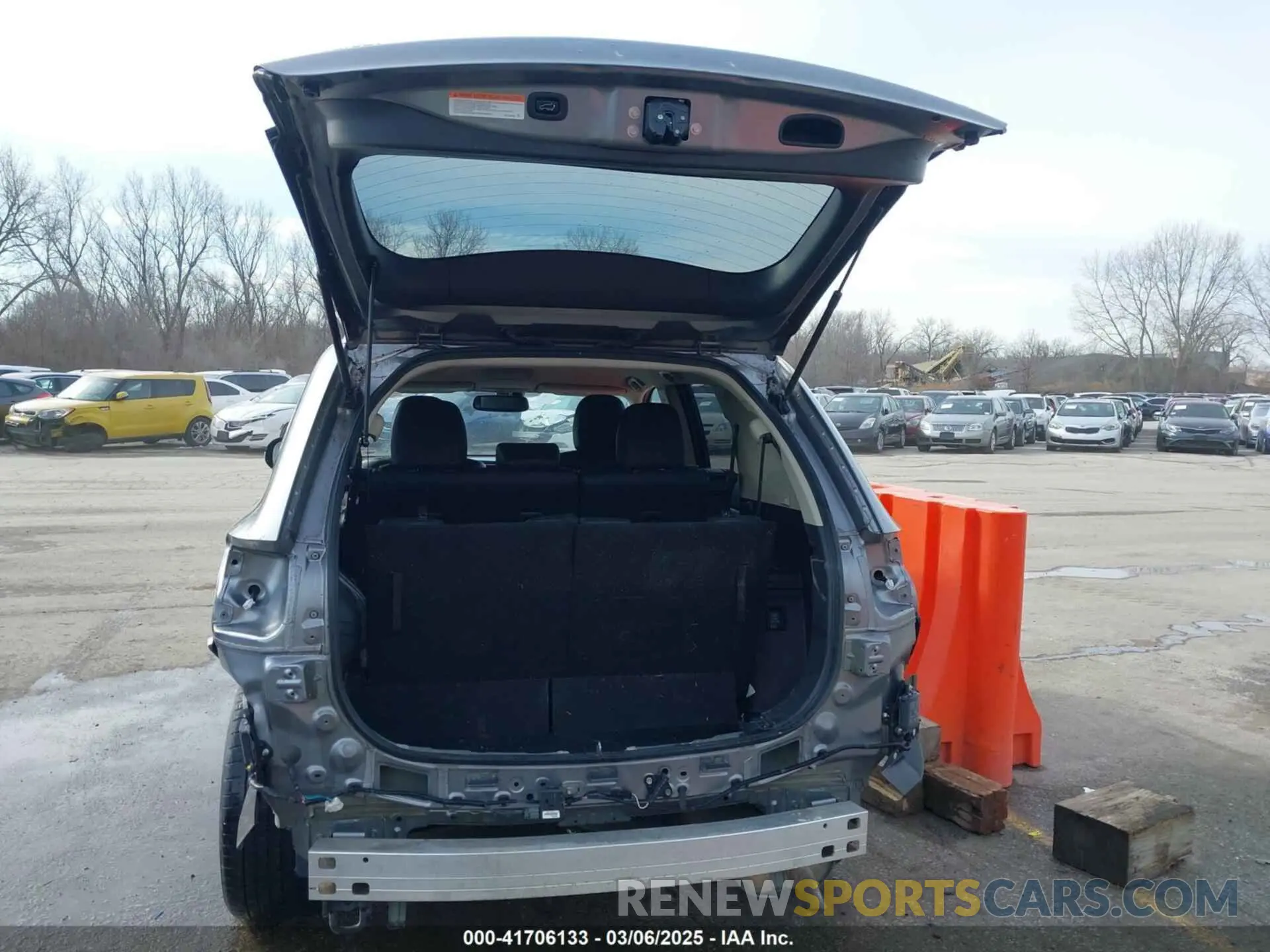 18 Photograph of a damaged car JA4AZ3A31KZ024370 MITSUBISHI OUTLANDER 2019