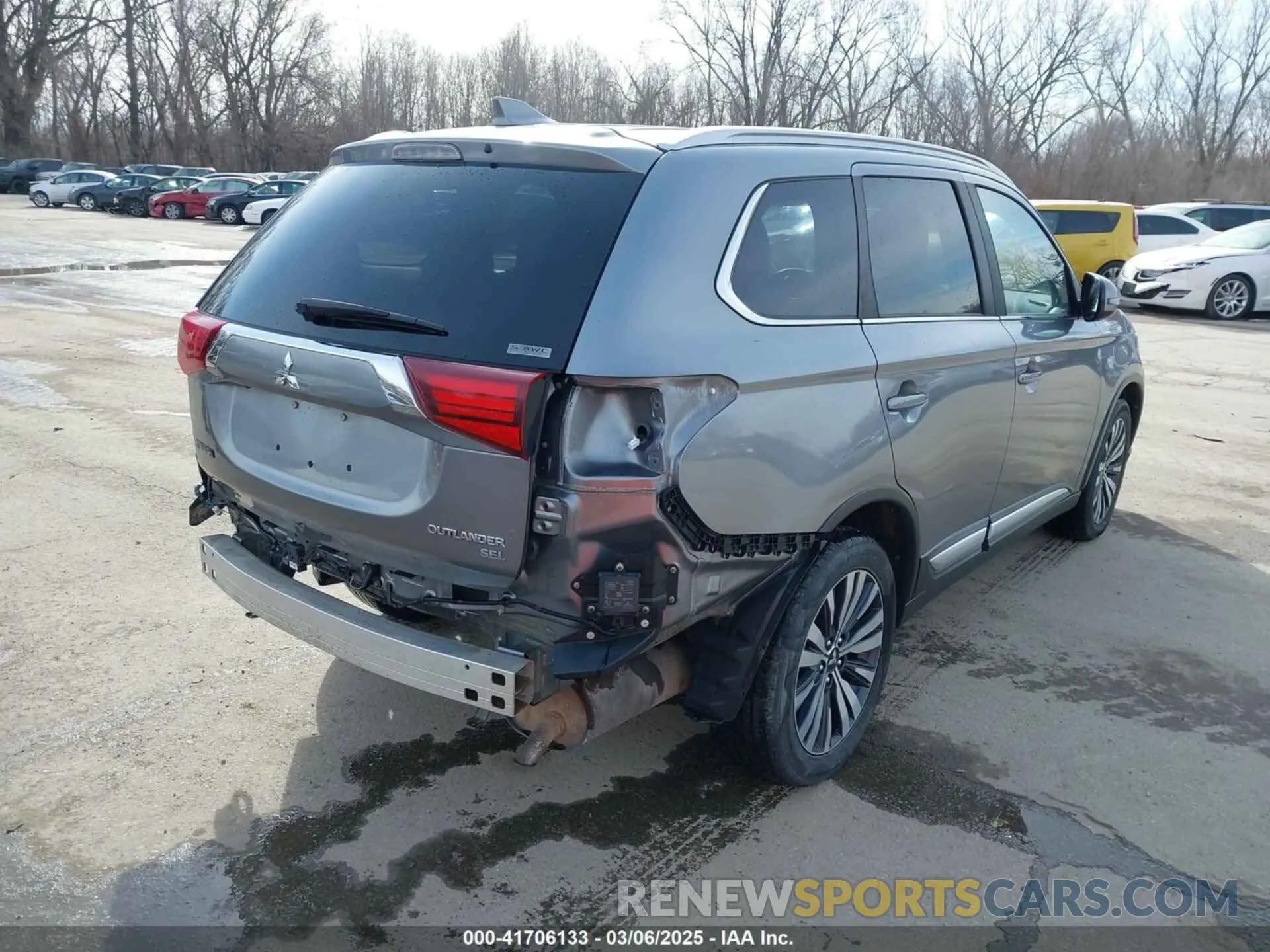 4 Photograph of a damaged car JA4AZ3A31KZ024370 MITSUBISHI OUTLANDER 2019