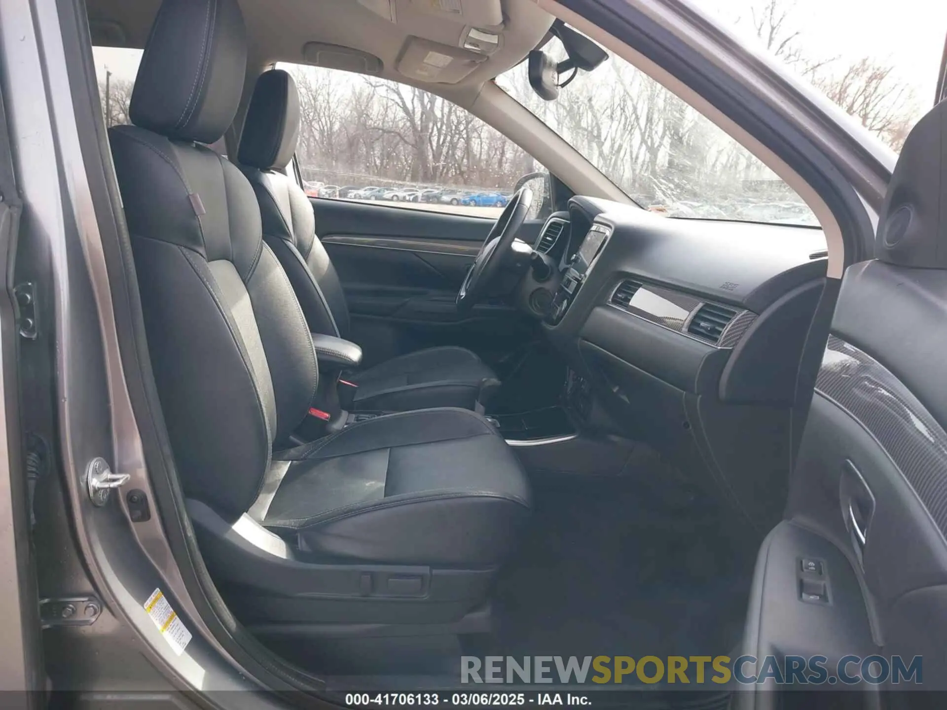 5 Photograph of a damaged car JA4AZ3A31KZ024370 MITSUBISHI OUTLANDER 2019