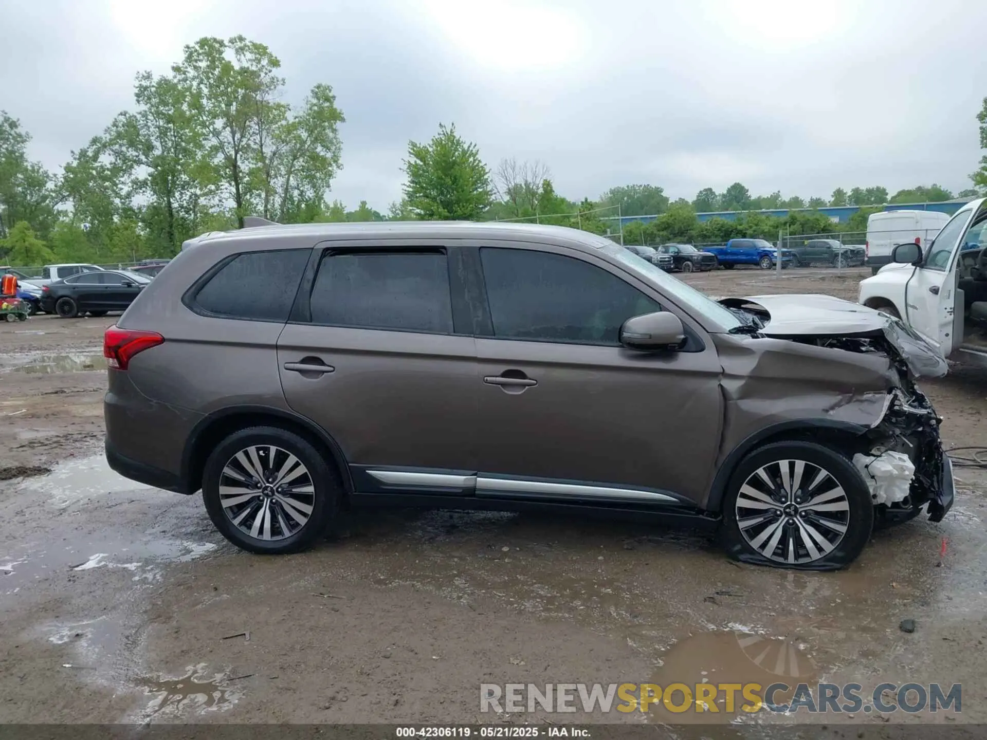 13 Фотография поврежденного автомобиля JA4AZ3A31KZ043372 MITSUBISHI OUTLANDER 2019