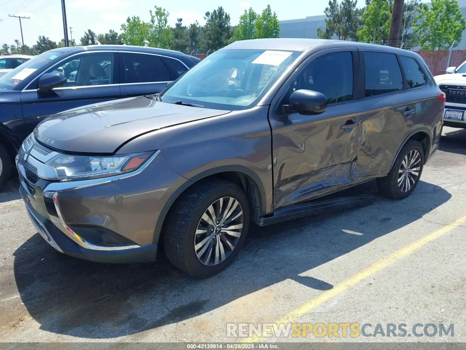 2 Фотография поврежденного автомобиля JA4AZ3A32KZ012387 MITSUBISHI OUTLANDER 2019