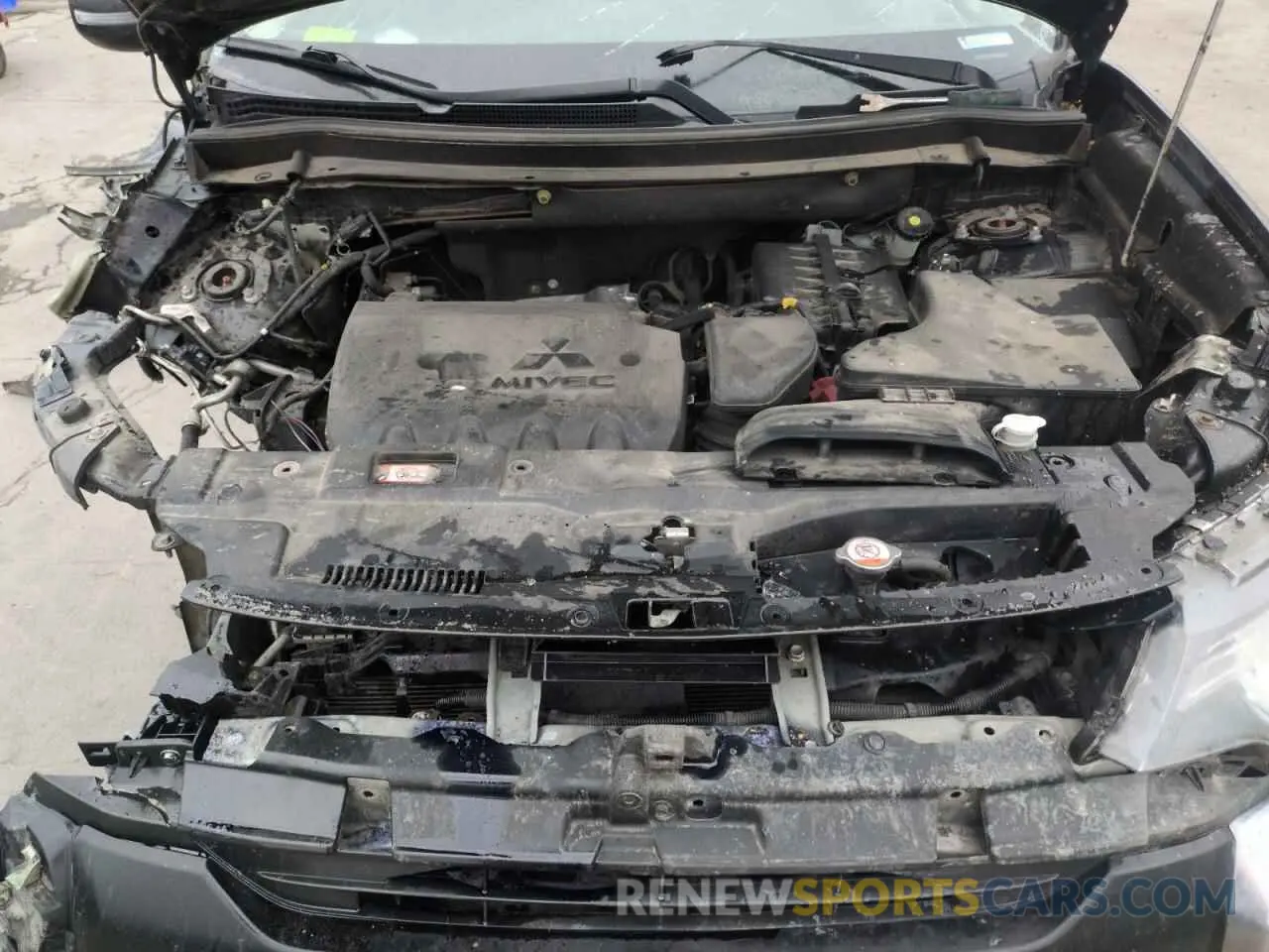 12 Фотография поврежденного автомобиля JA4AZ3A32KZ025074 MITSUBISHI OUTLANDER 2019