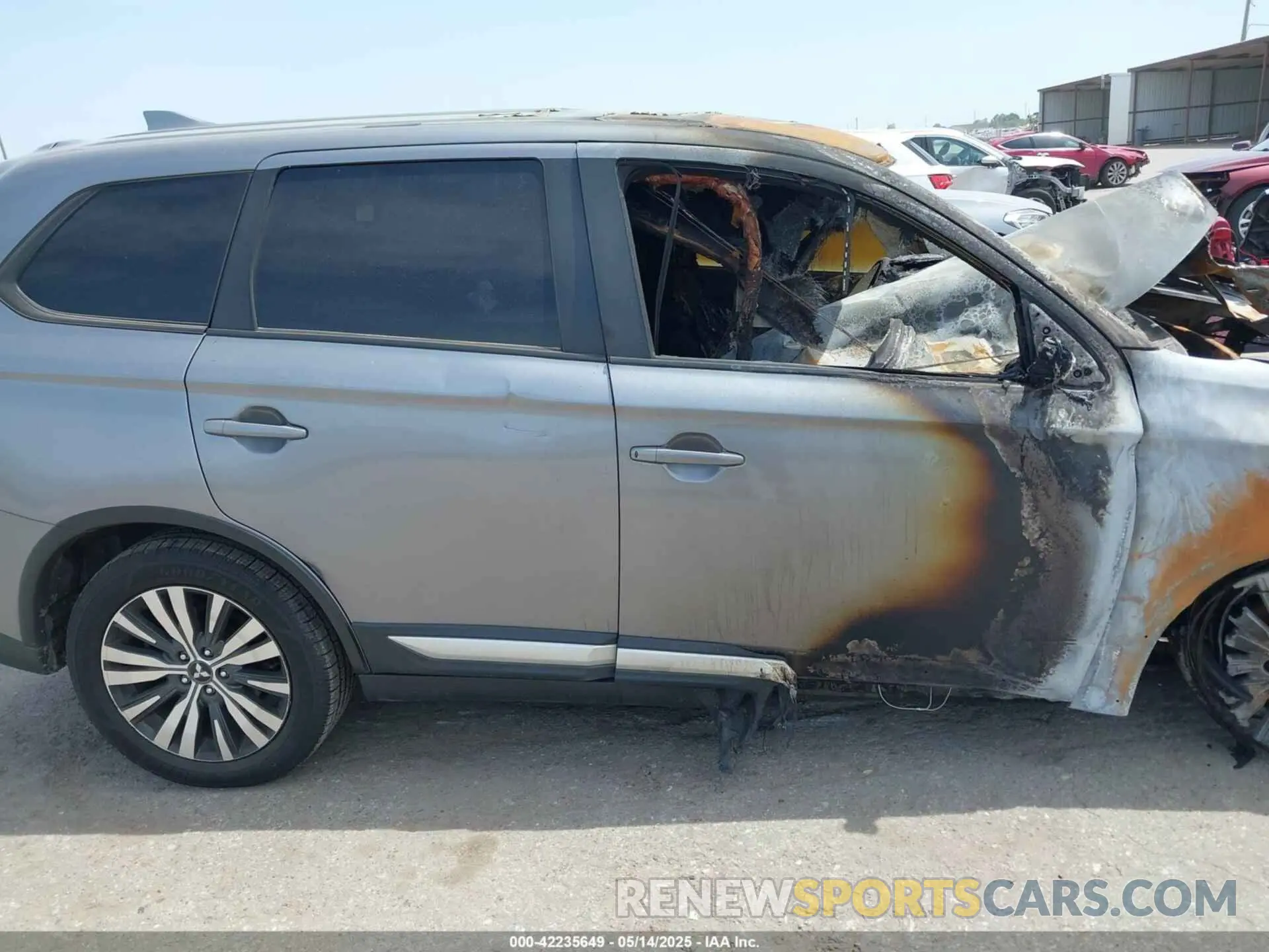 12 Photograph of a damaged car JA4AZ3A35KZ009709 MITSUBISHI OUTLANDER 2019