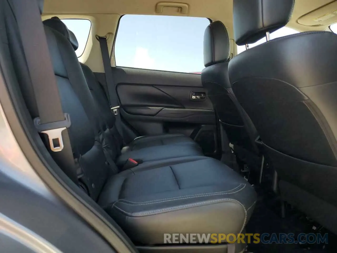 11 Фотография поврежденного автомобиля JA4AZ3A35KZ040037 MITSUBISHI OUTLANDER 2019
