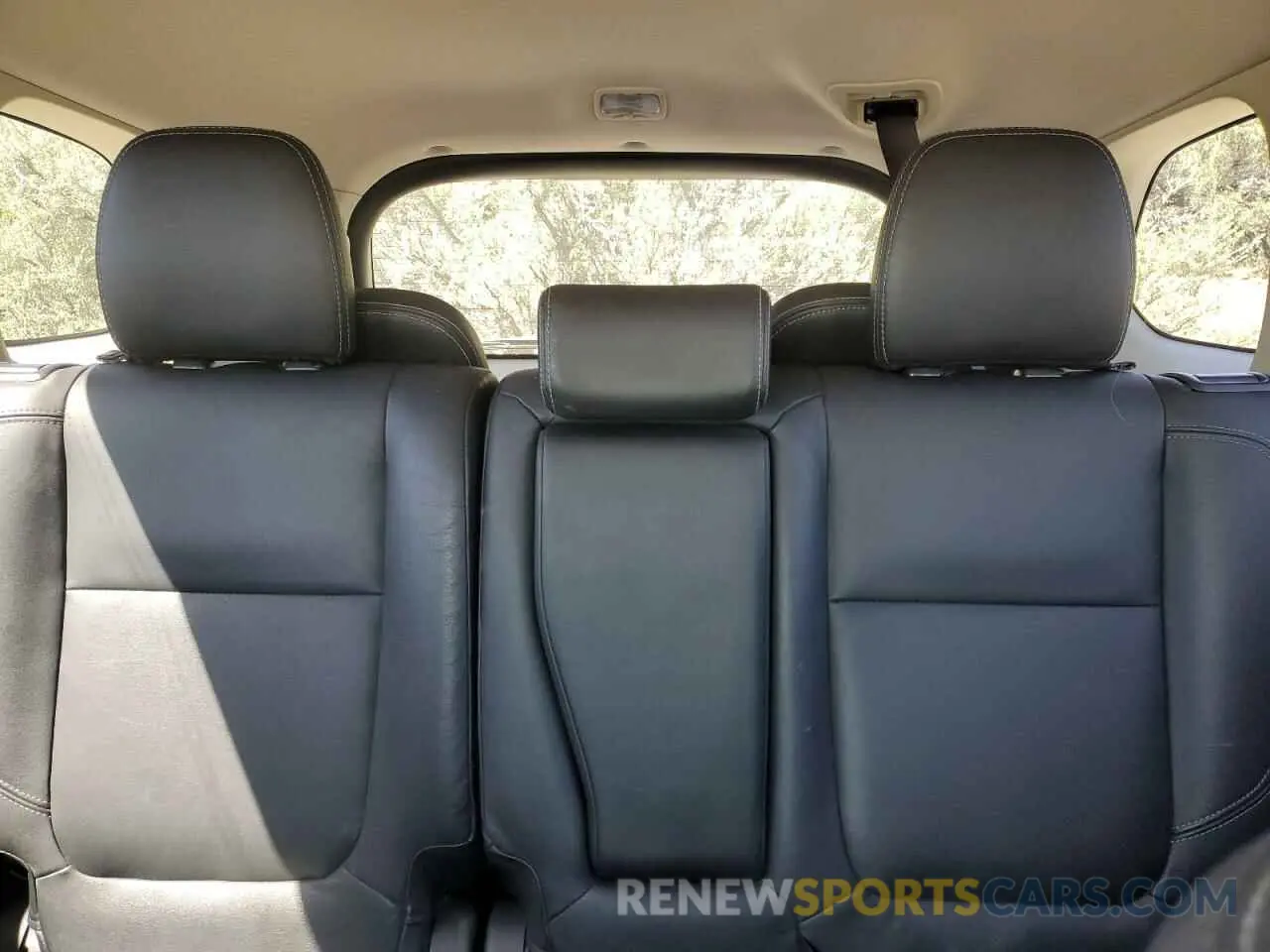 10 Photograph of a damaged car JA4AZ3A38KZ040906 MITSUBISHI OUTLANDER 2019