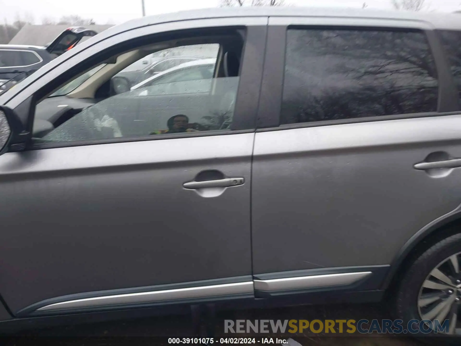 13 Фотография поврежденного автомобиля JA4AZ3A38KZ042008 MITSUBISHI OUTLANDER 2019