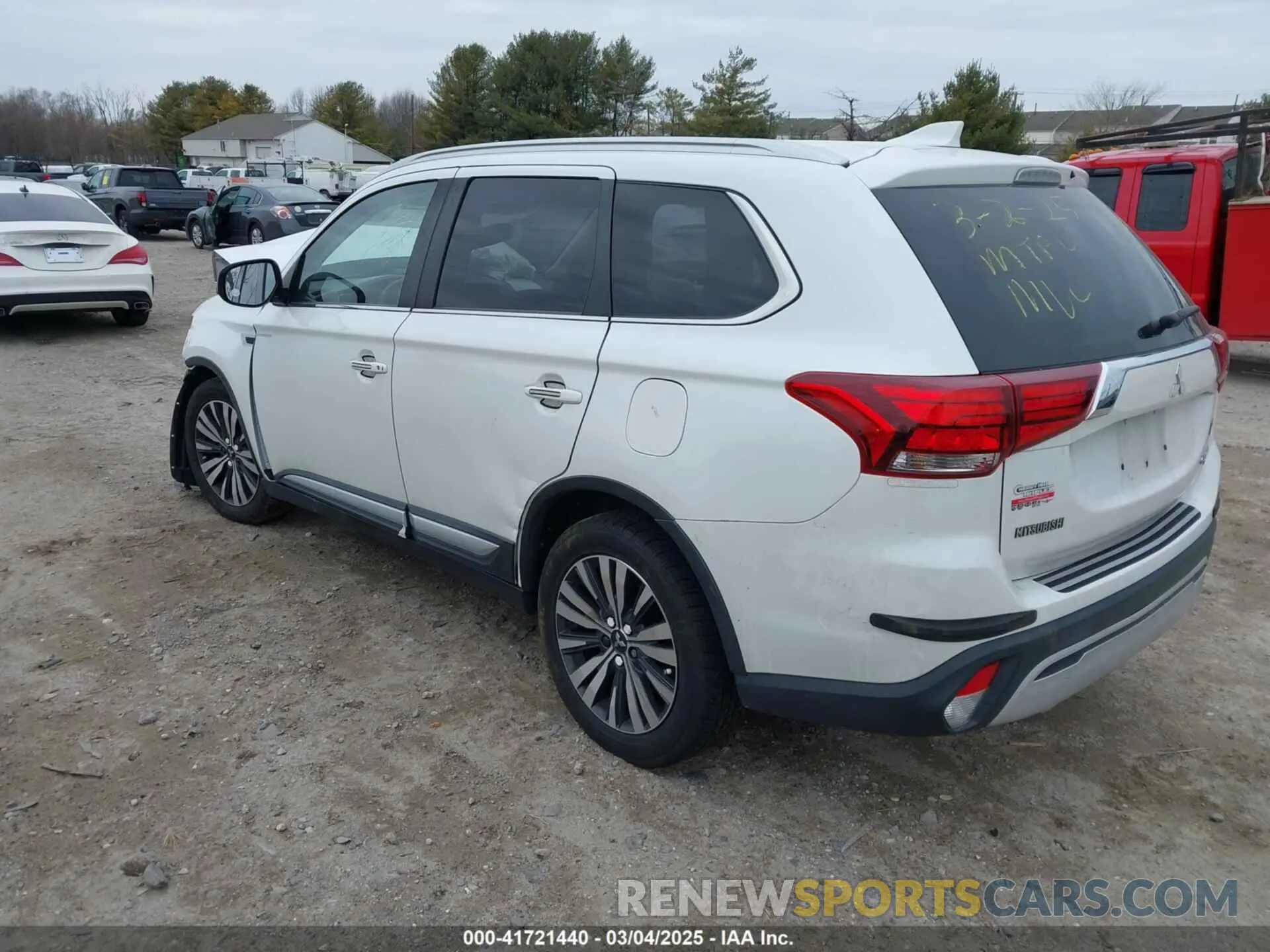 3 Photograph of a damaged car JA4AZ3A39KZ005940 MITSUBISHI OUTLANDER 2019