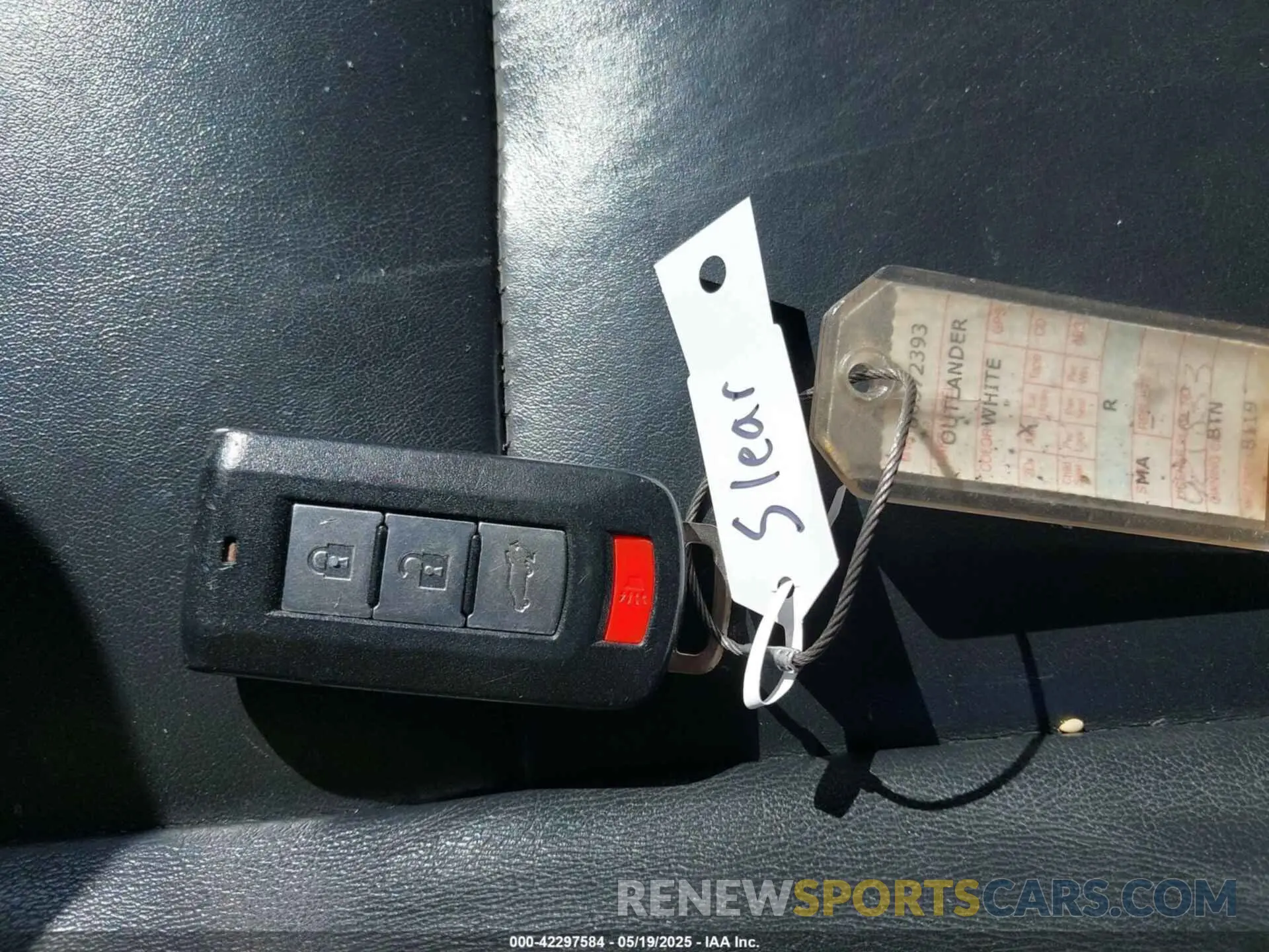 11 Photograph of a damaged car JA4AZ3A3XKZ036453 MITSUBISHI OUTLANDER 2019