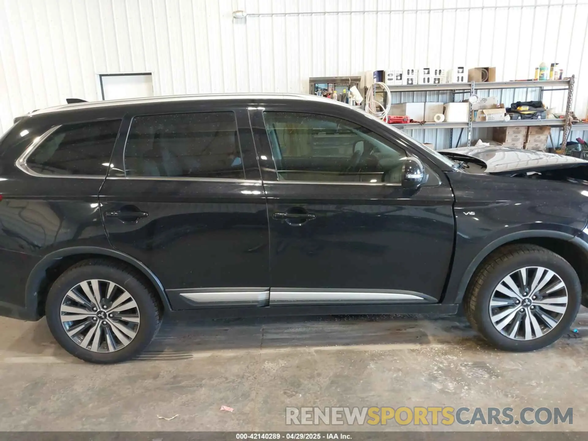 14 Photograph of a damaged car JA4JZ4AX8KZ010667 MITSUBISHI OUTLANDER 2019
