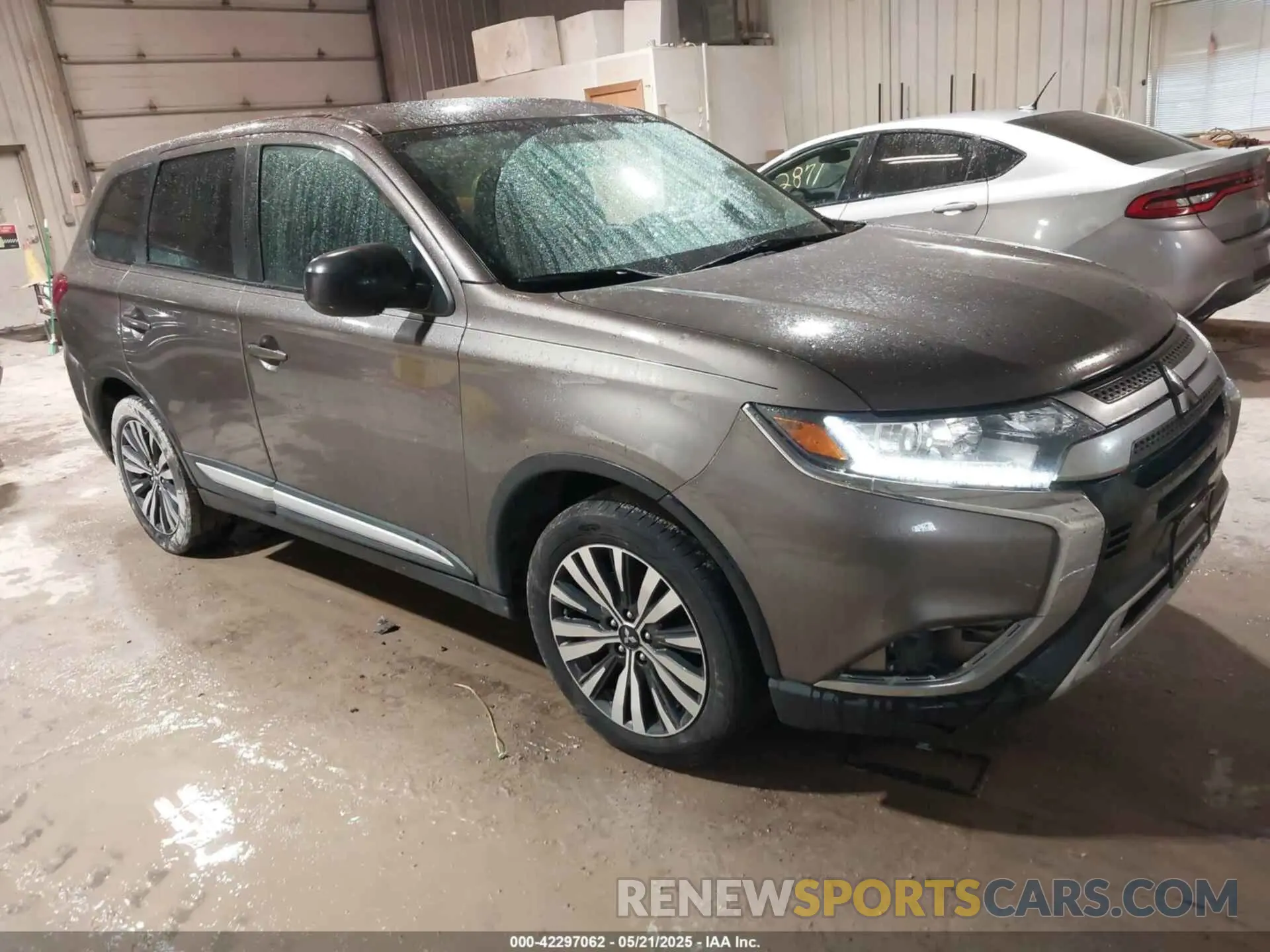 1 Фотография поврежденного автомобиля JA4AD2A30LZ040098 MITSUBISHI OUTLANDER 2020